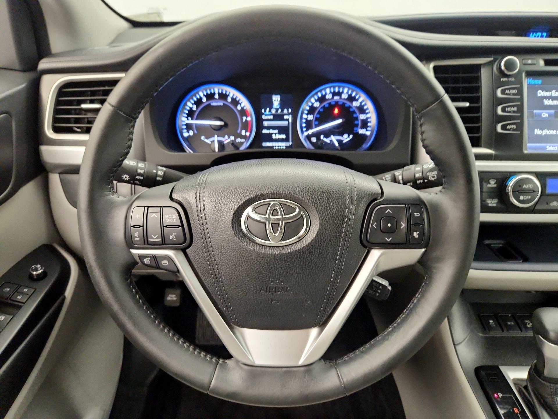Thumbnail: 2015 Toyota Highlander - 10
