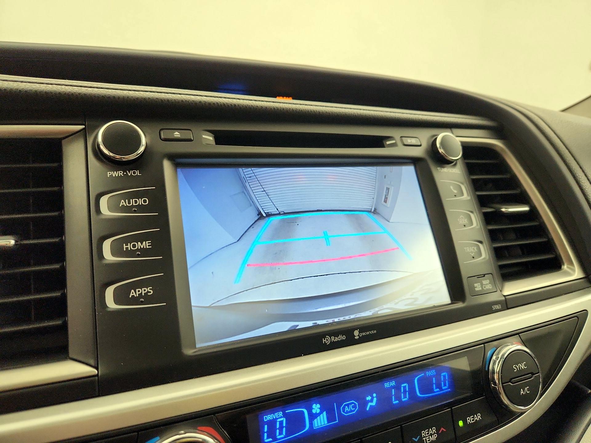 Thumbnail: 2015 Toyota Highlander - 15