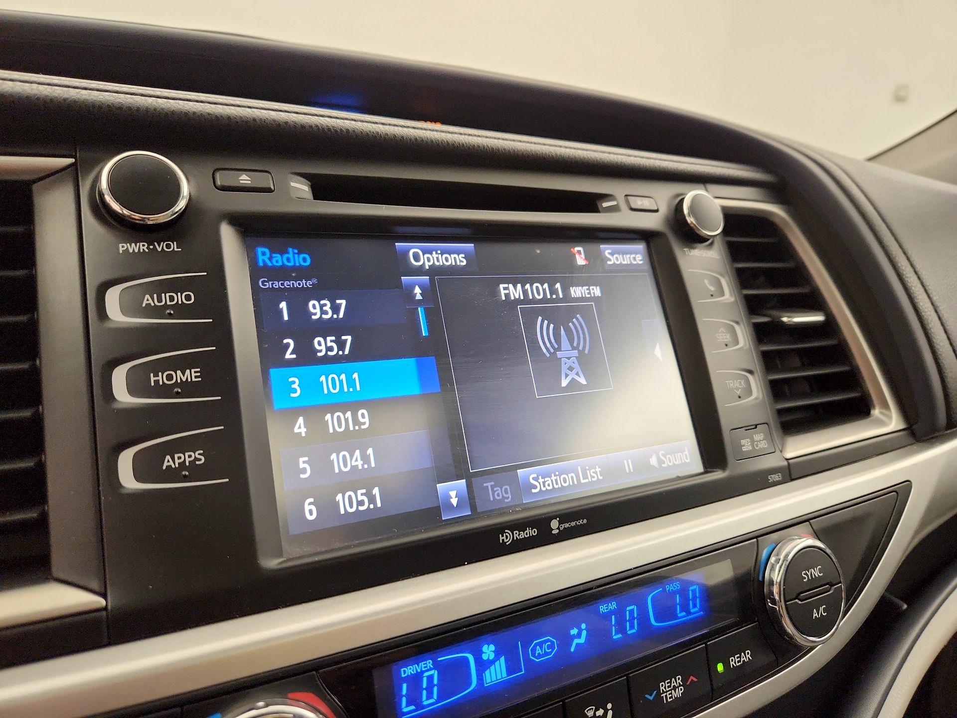 Thumbnail: 2015 Toyota Highlander - 16