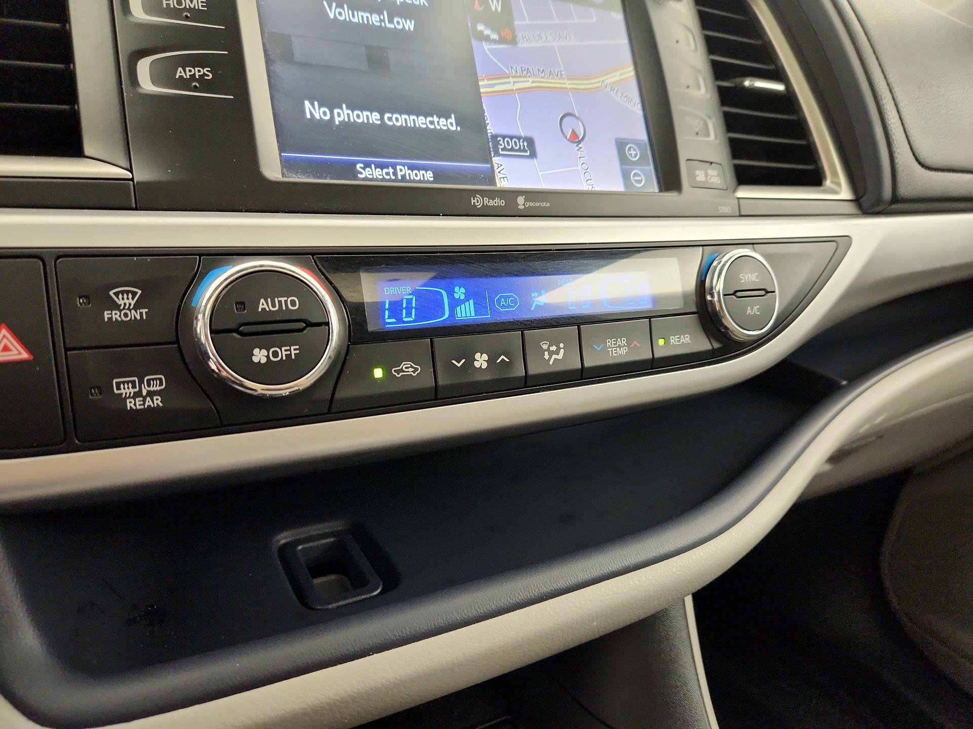 Thumbnail: 2015 Toyota Highlander - 17