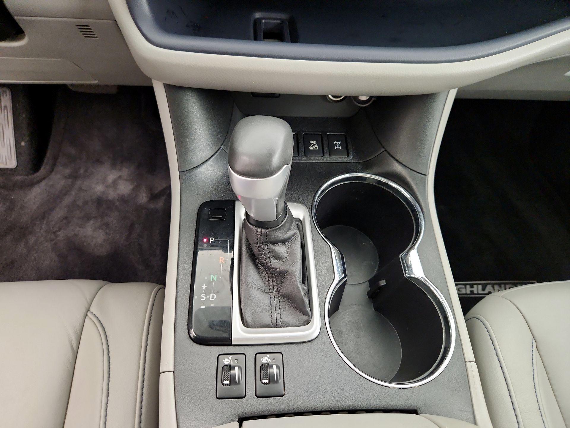 Thumbnail: 2015 Toyota Highlander - 18