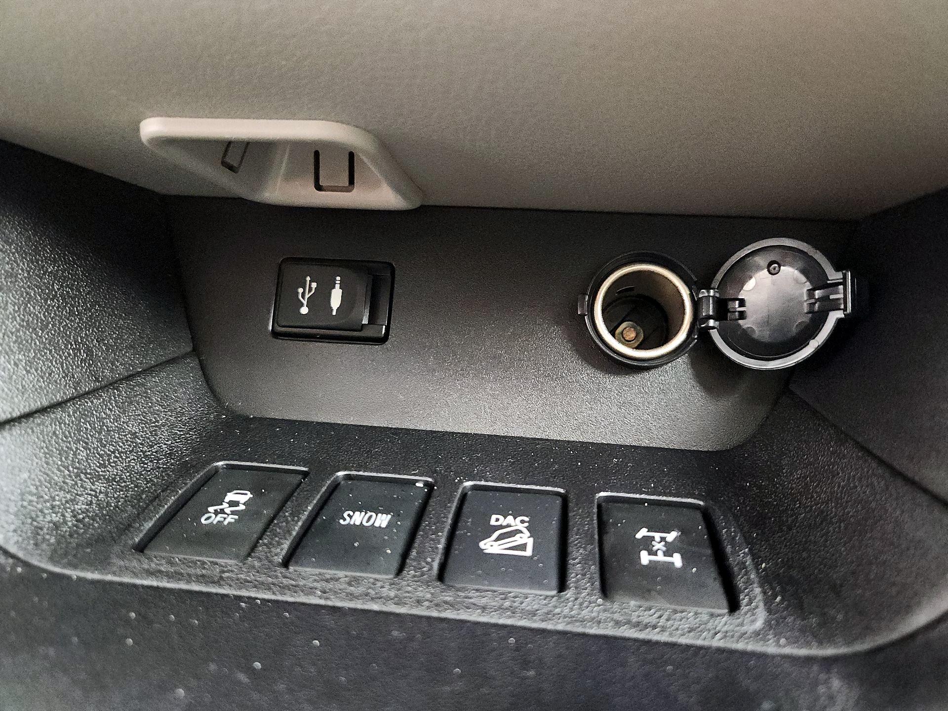 Thumbnail: 2015 Toyota Highlander - 19