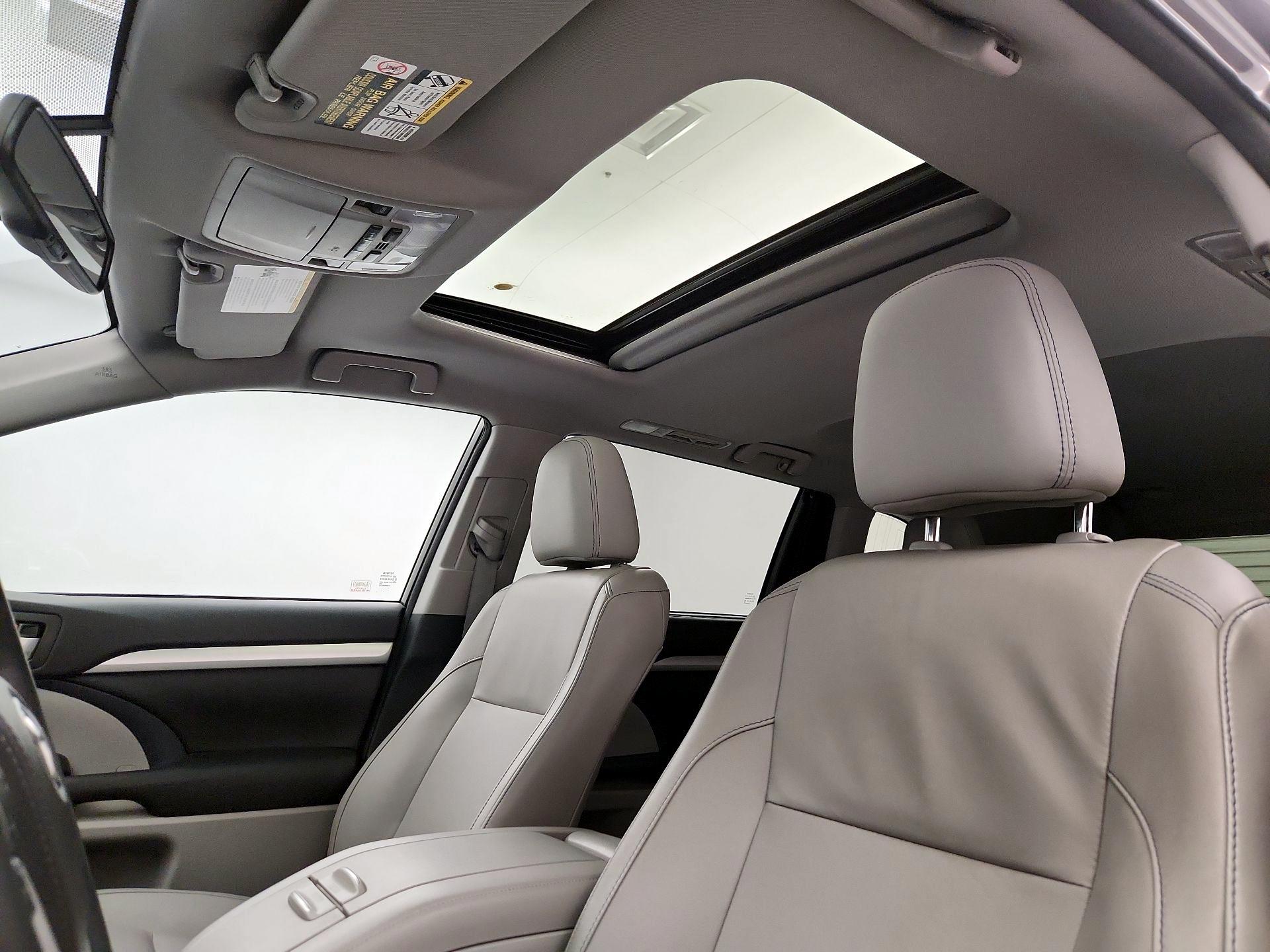 Thumbnail: 2015 Toyota Highlander - 20