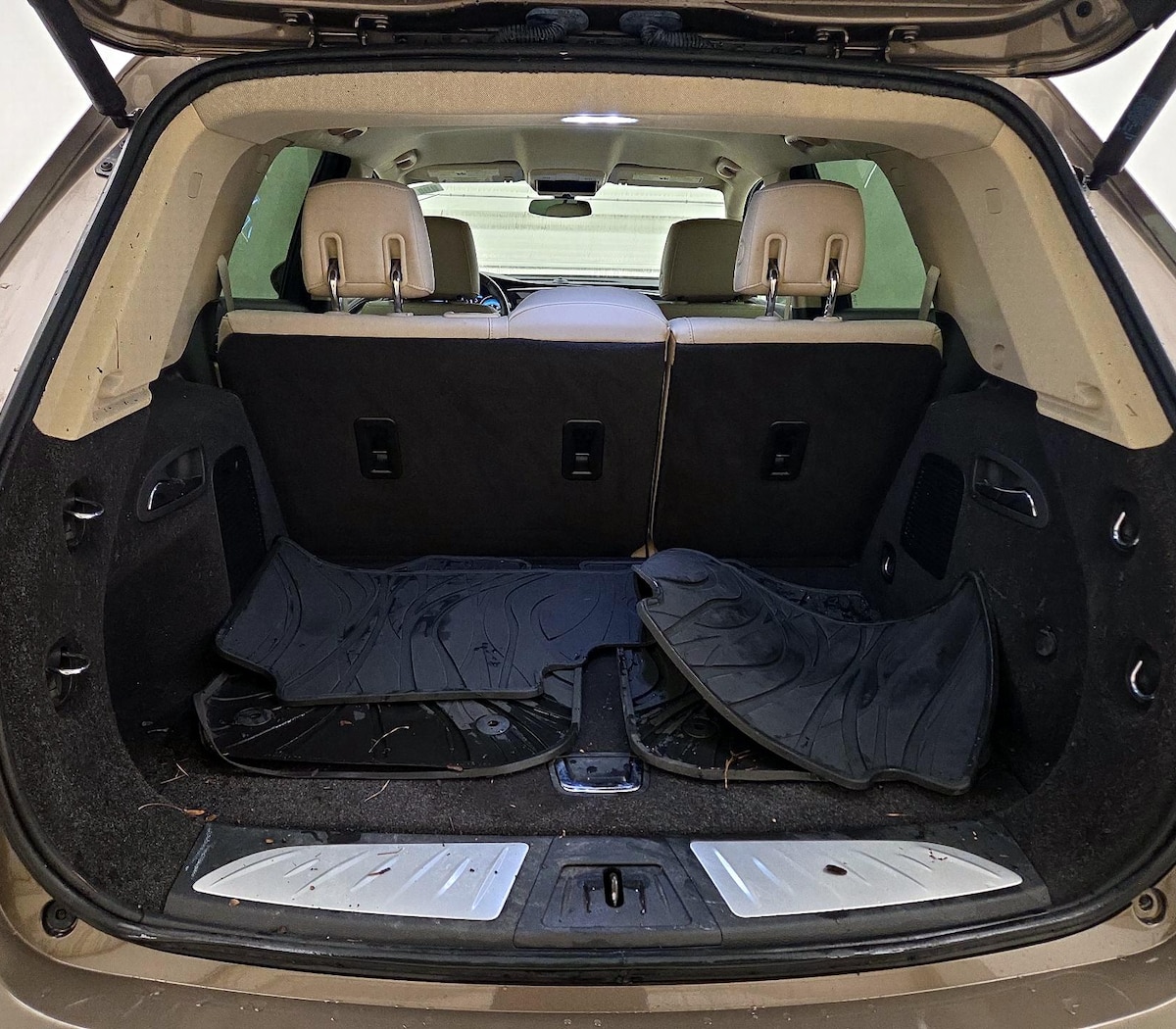 Trunk/Cargo (Seats Up)