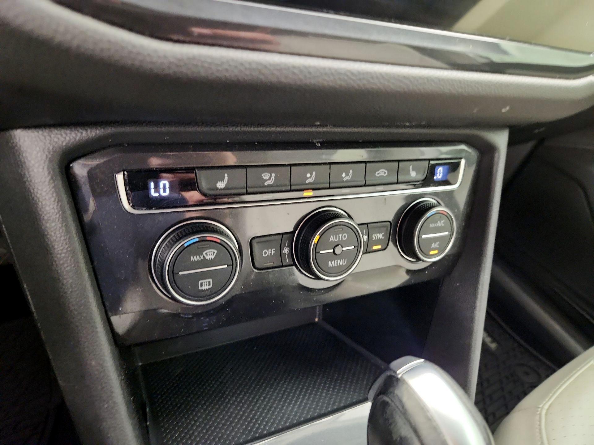 Thumbnail: 2018 Volkswagen Tiguan - 16