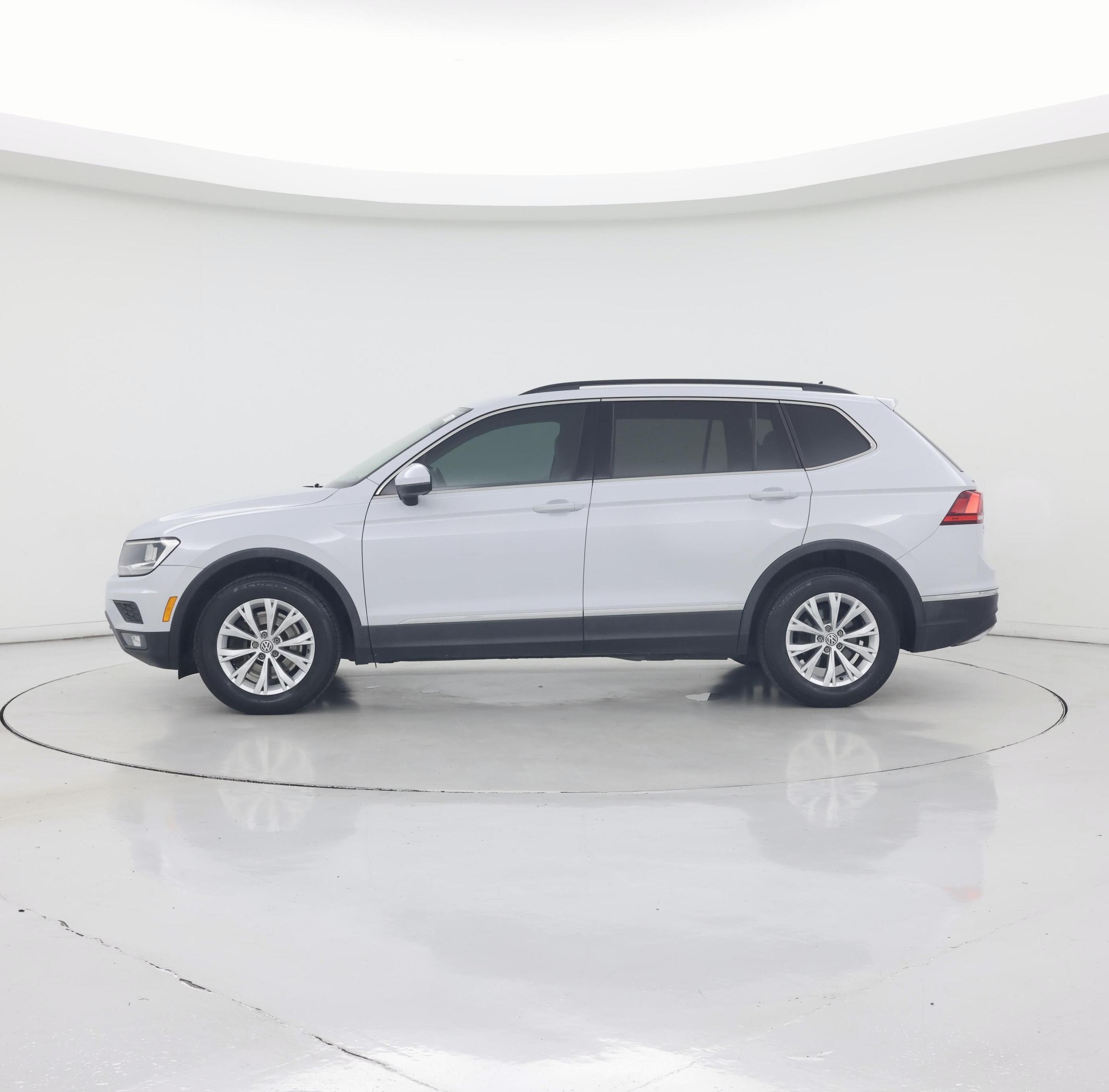 Thumbnail: 2018 Volkswagen Tiguan - 3