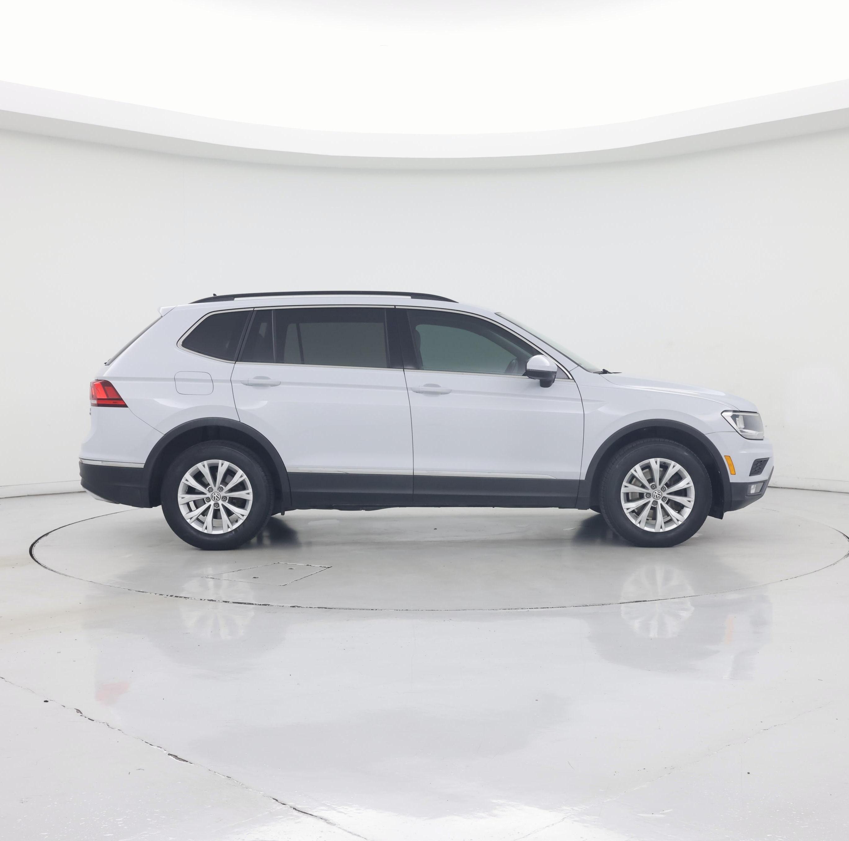 Thumbnail: 2018 Volkswagen Tiguan - 7
