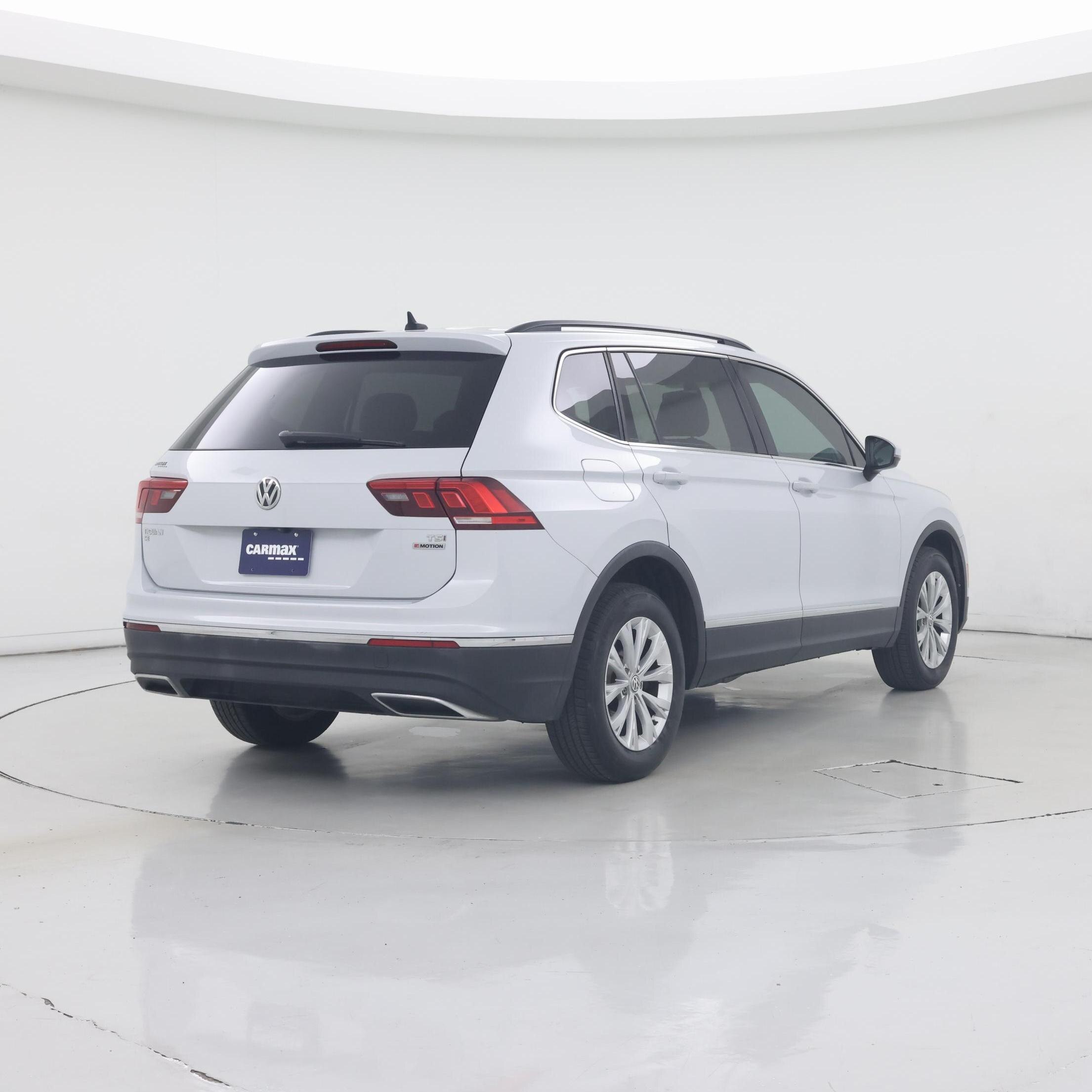 Thumbnail: 2018 Volkswagen Tiguan - 8