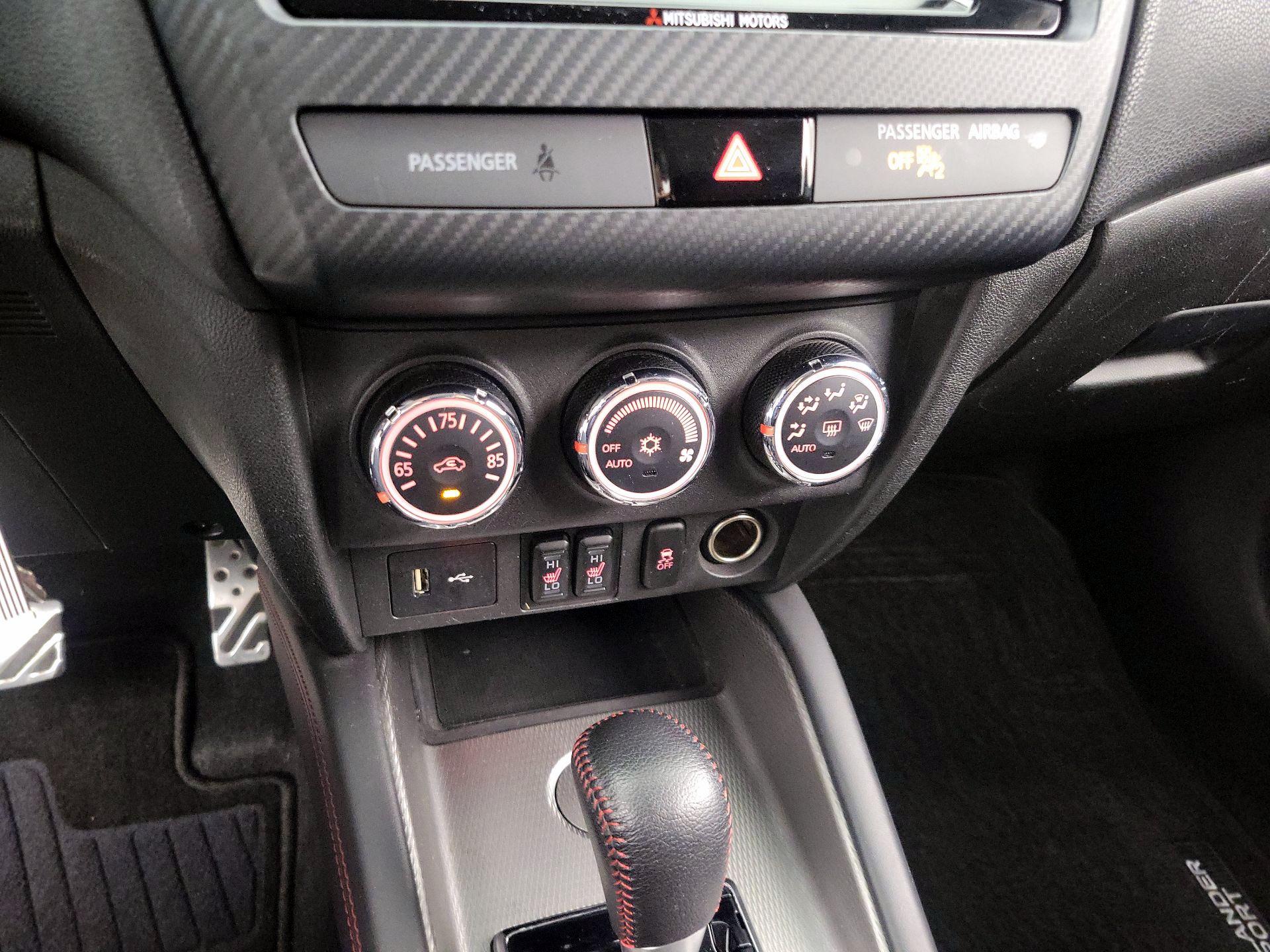Thumbnail: 2018 Mitsubishi Outlander Sport - 16