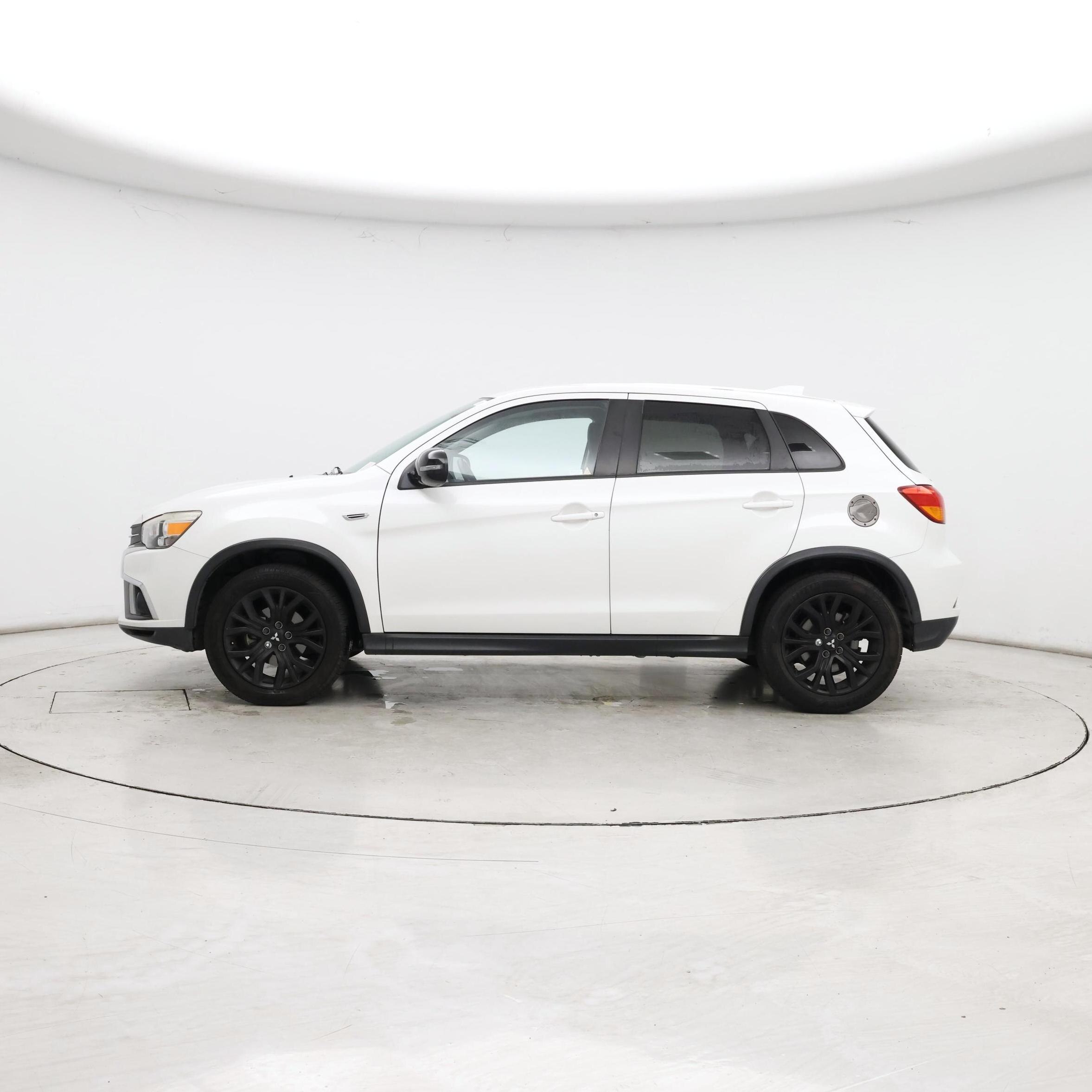 Thumbnail: 2018 Mitsubishi Outlander Sport - 3