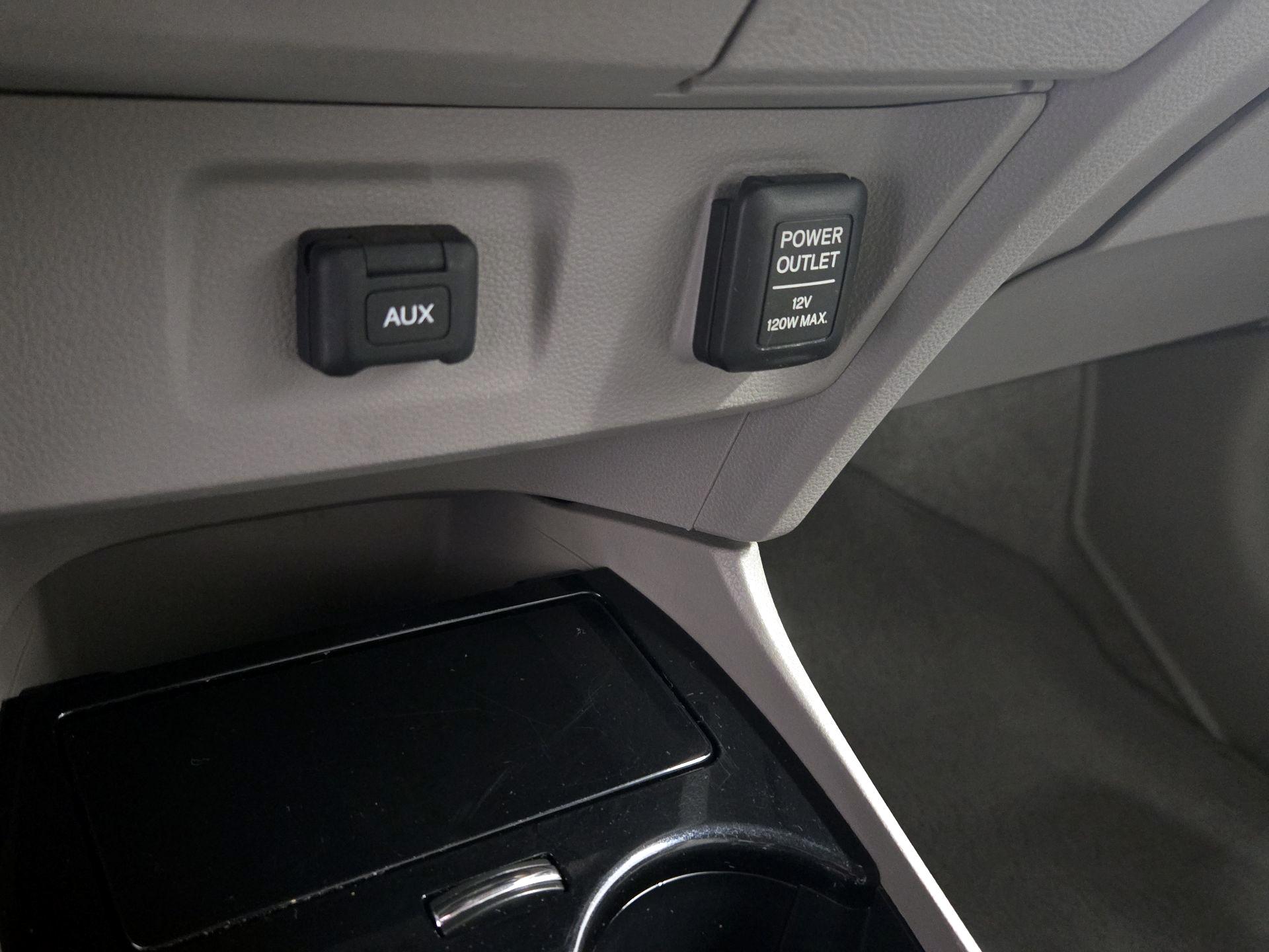 Thumbnail: 2014 Honda Insight - 19