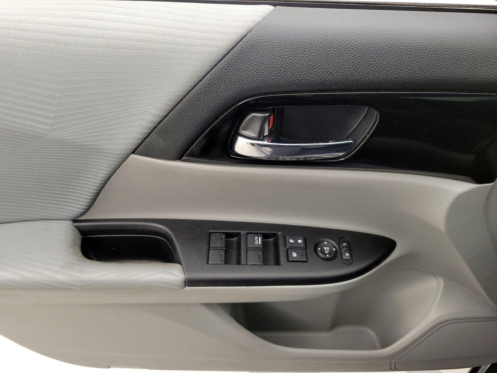 2017 Honda Accord LX - Photo 13