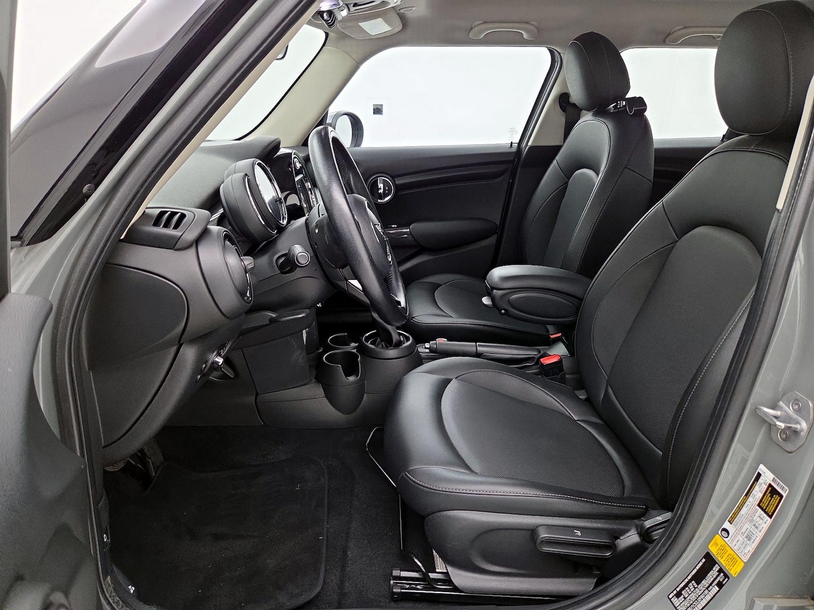 Side Airbags & Leatherette Seats