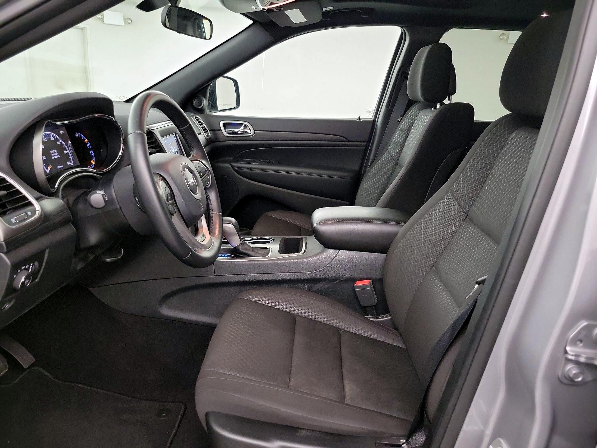 Thumbnail: 2020 Jeep Grand Cherokee - 9