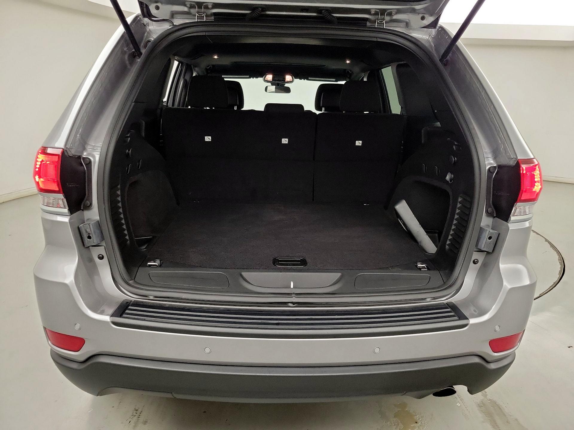 Thumbnail: 2020 Jeep Grand Cherokee - 19