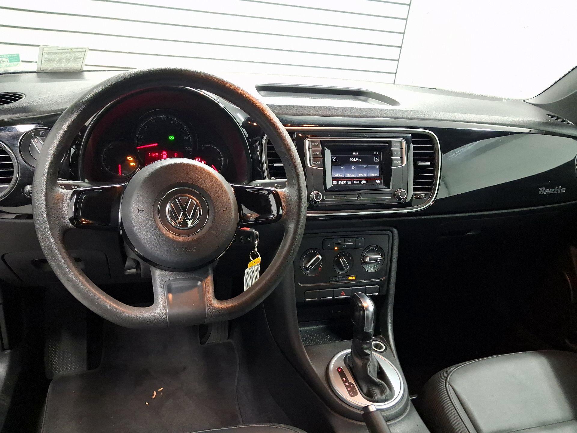Thumbnail: 2017 Volkswagen Beetle - 8