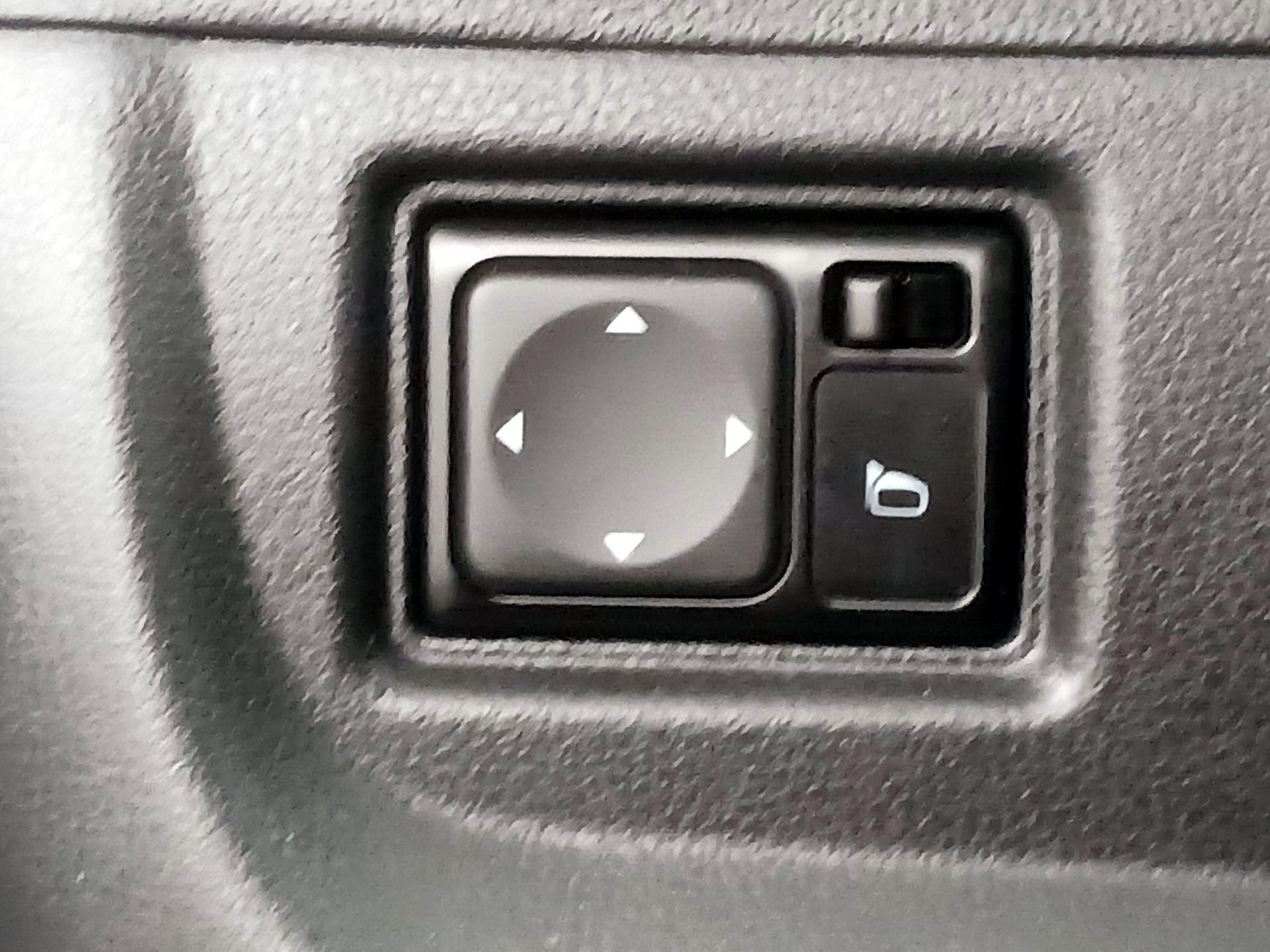 Thumbnail: 2018 Nissan Versa - 13