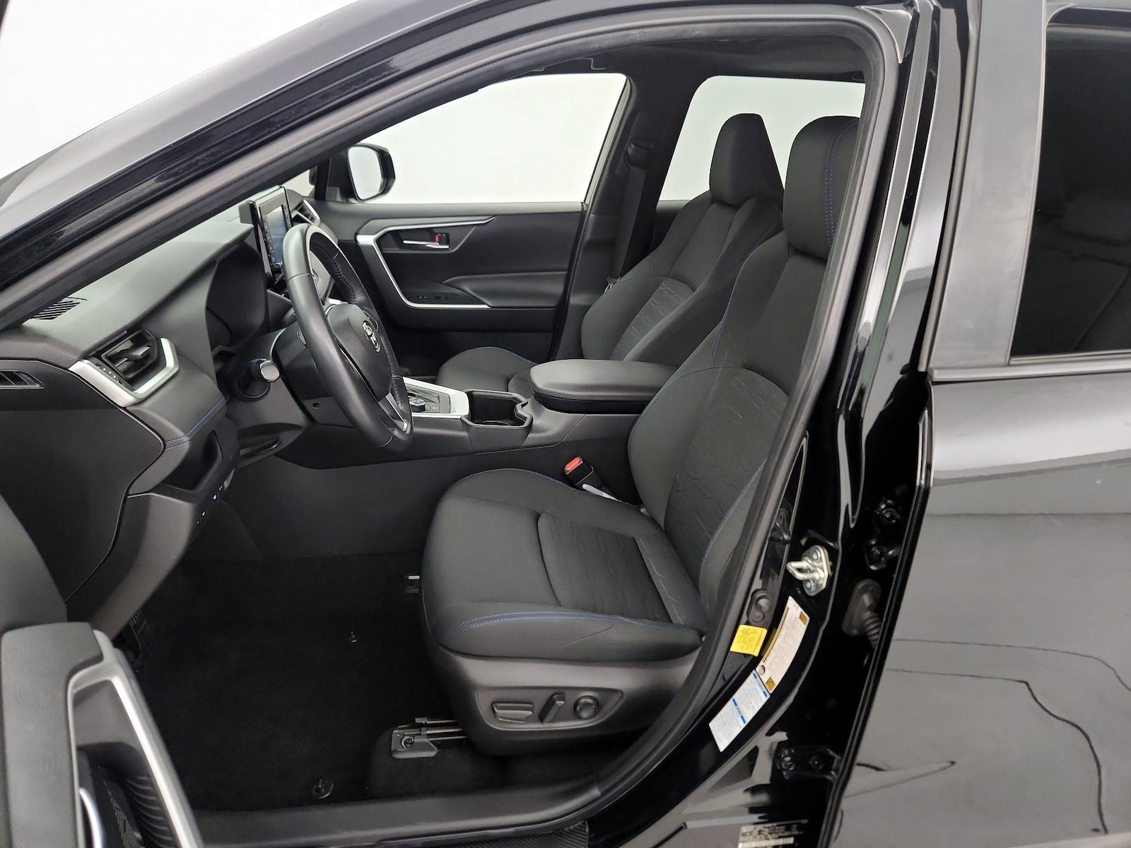 2022 Toyota RAV4 SE - Photo 12