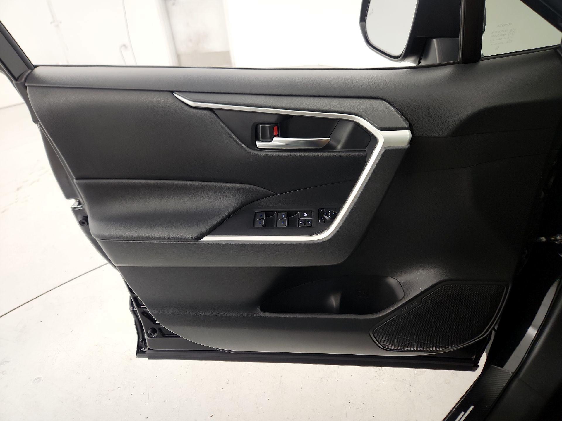 Thumbnail: 2022 Toyota RAV4 - 12