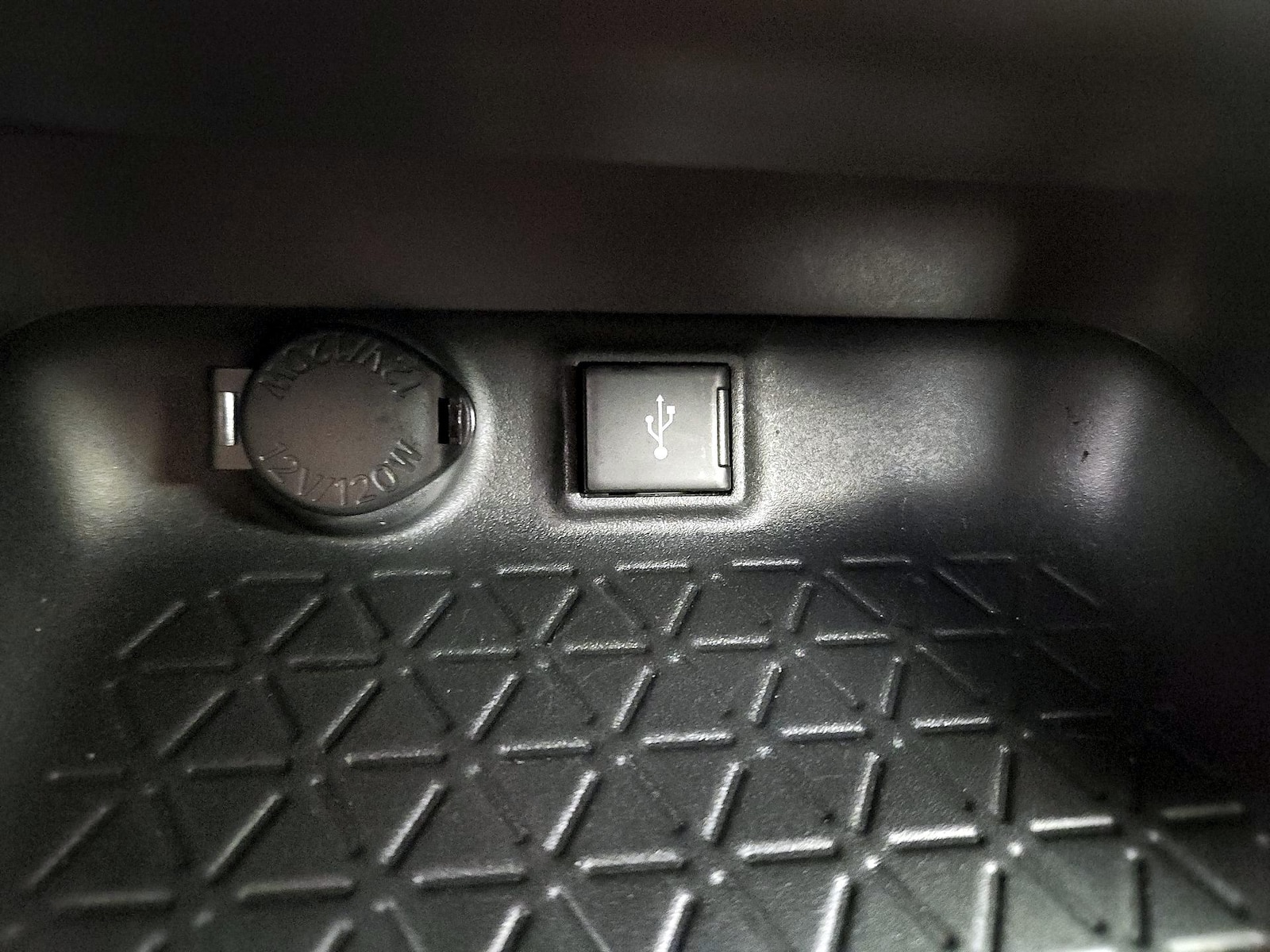 2022 Toyota RAV4 SE - Photo 19