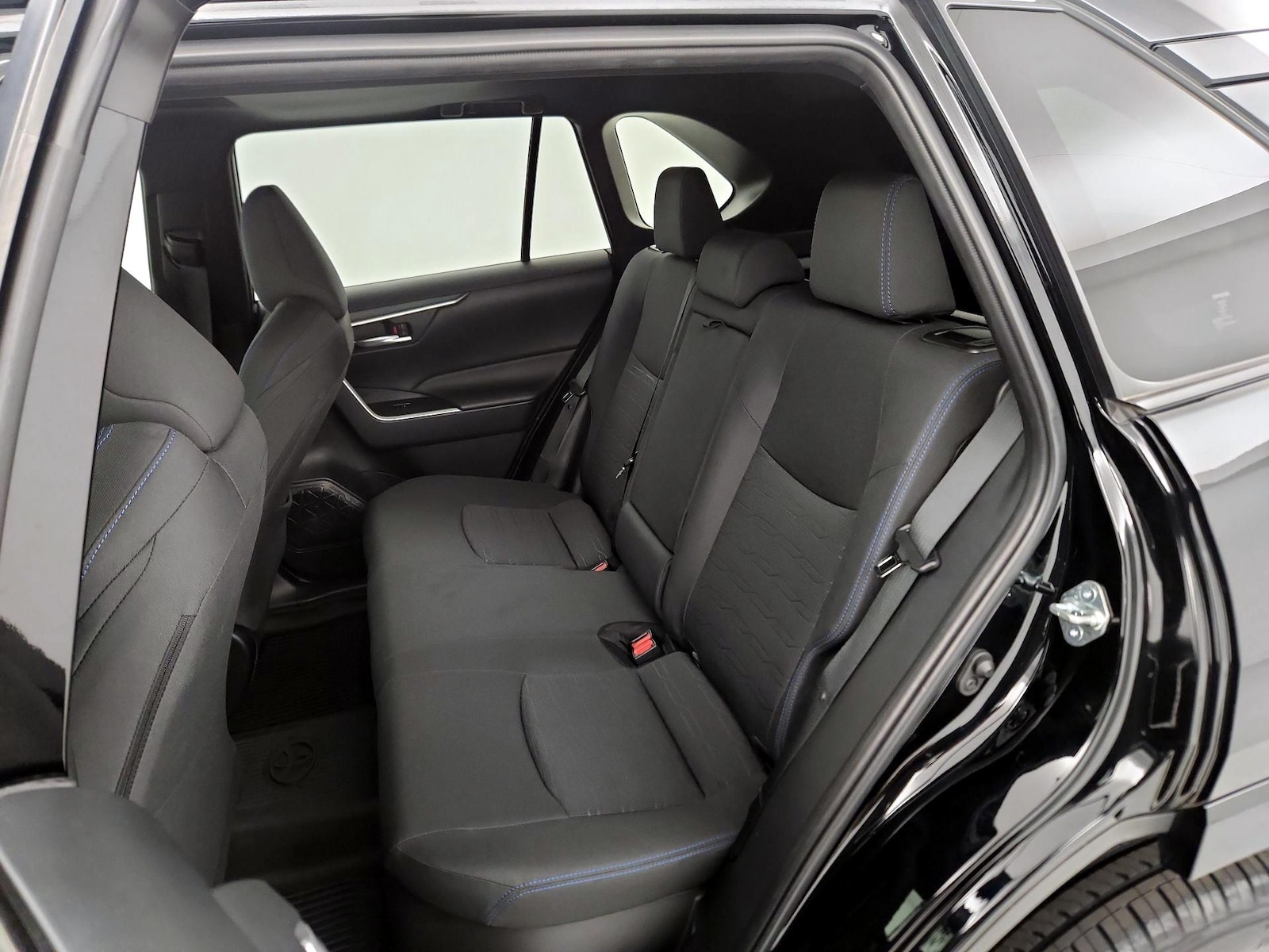 2022 Toyota RAV4 SE - Photo 21