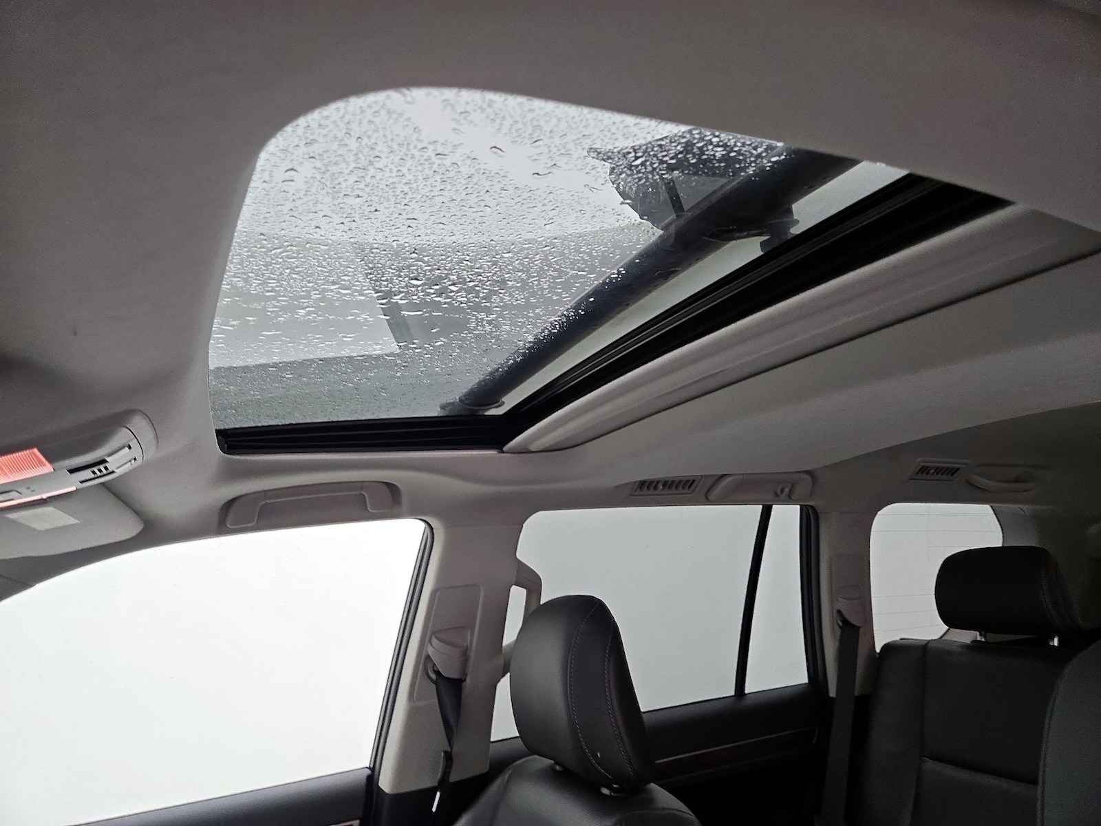 Sunroof(s) & Overhead Airbags