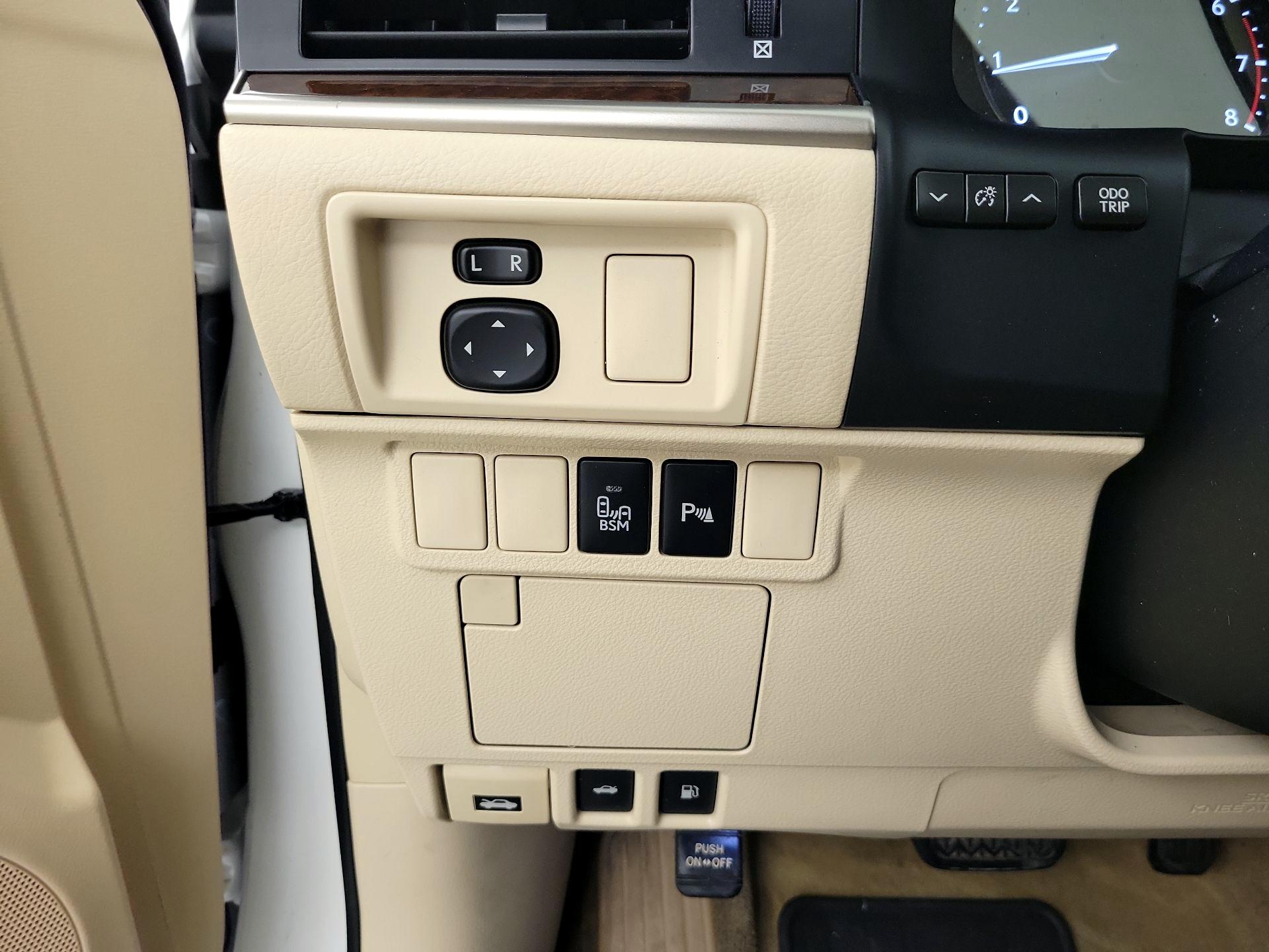 Thumbnail: 2014 Lexus ES - 13