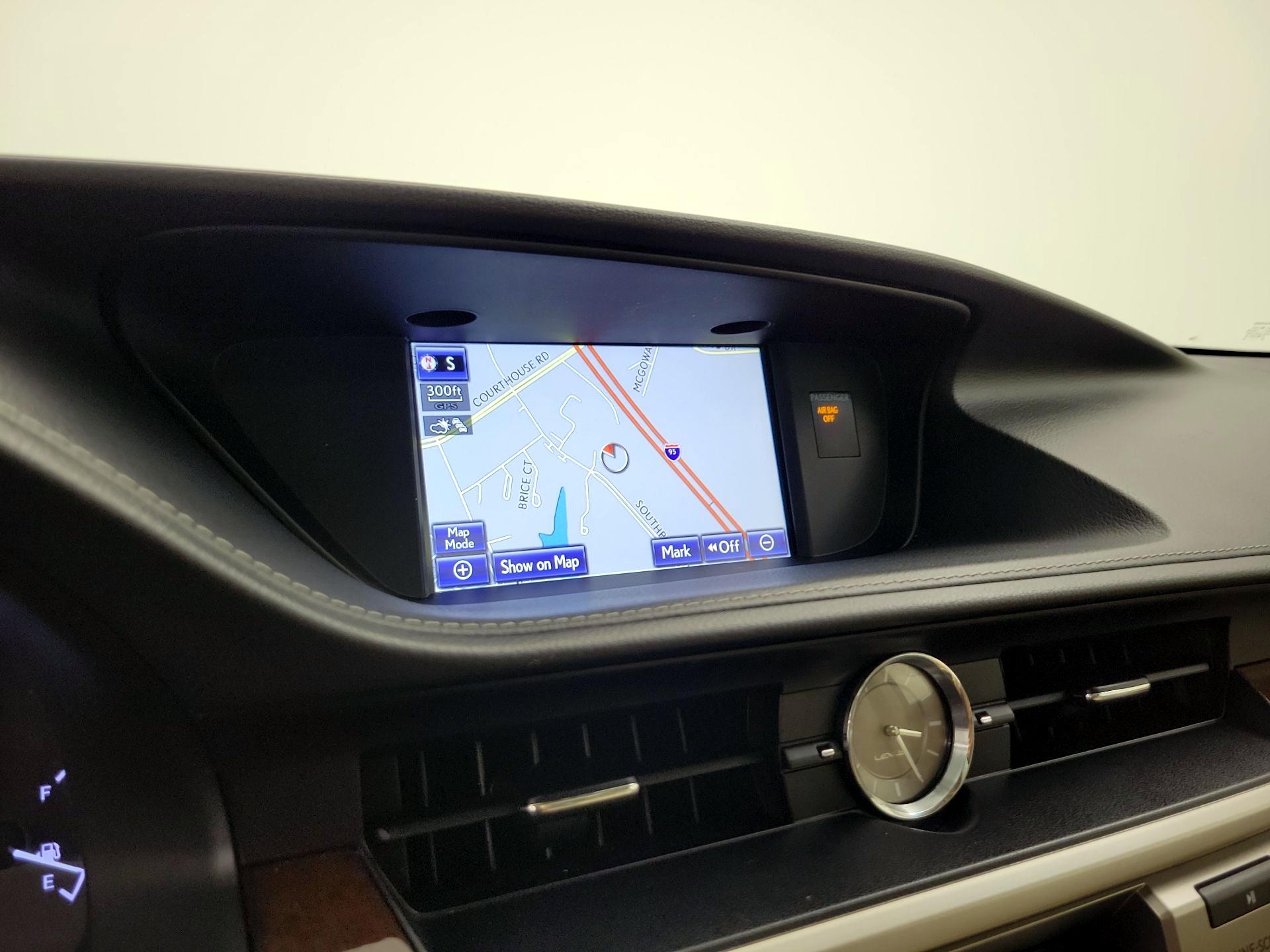 Thumbnail: 2014 Lexus ES - 14