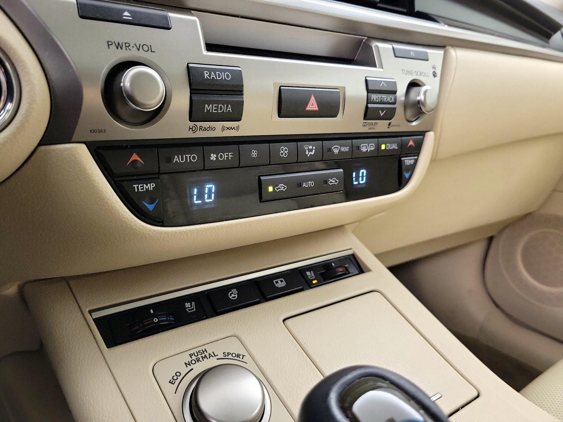 Thumbnail: 2014 Lexus ES - 17