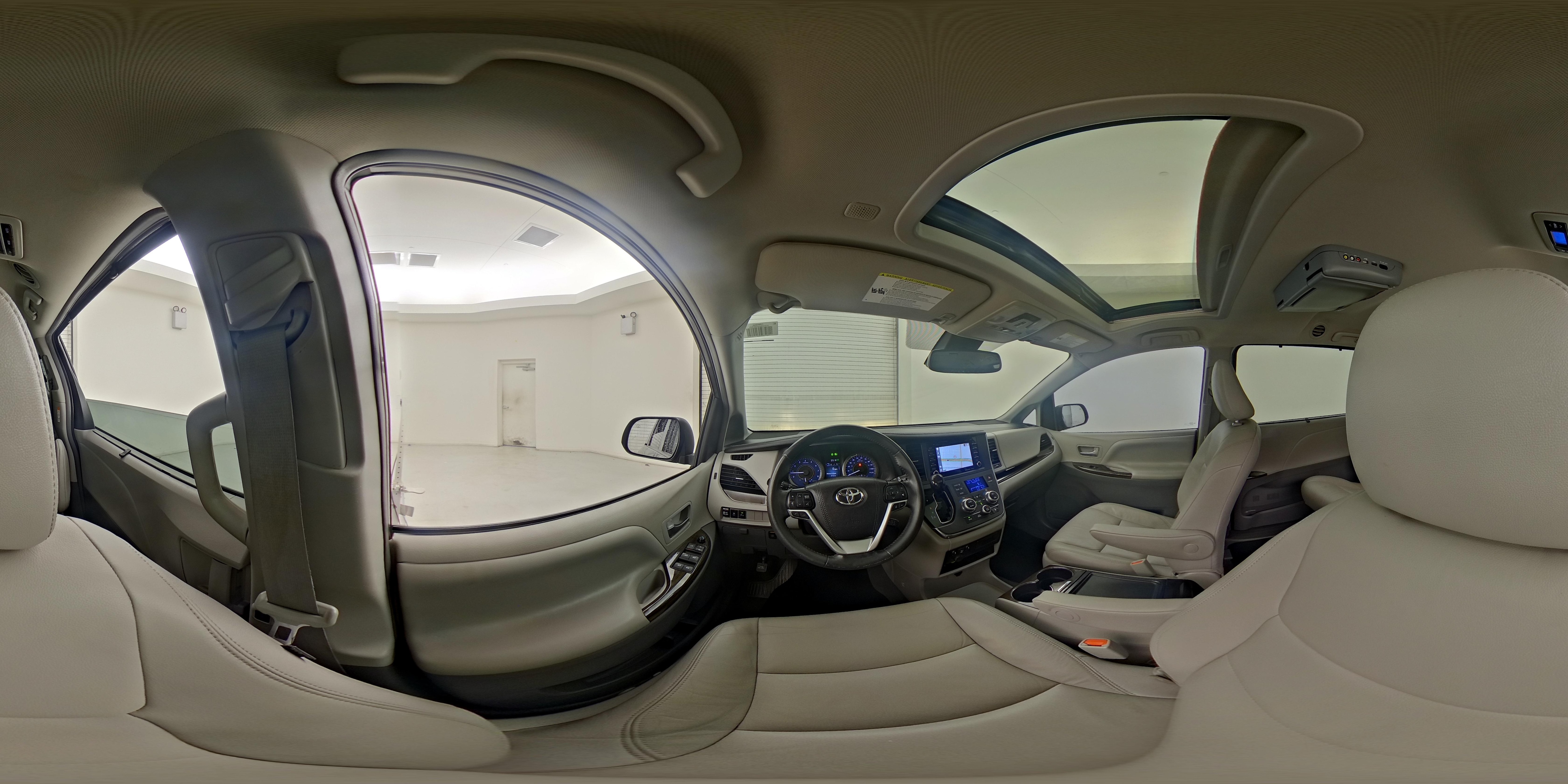 2019 Toyota Sienna XLE - Photo 30
