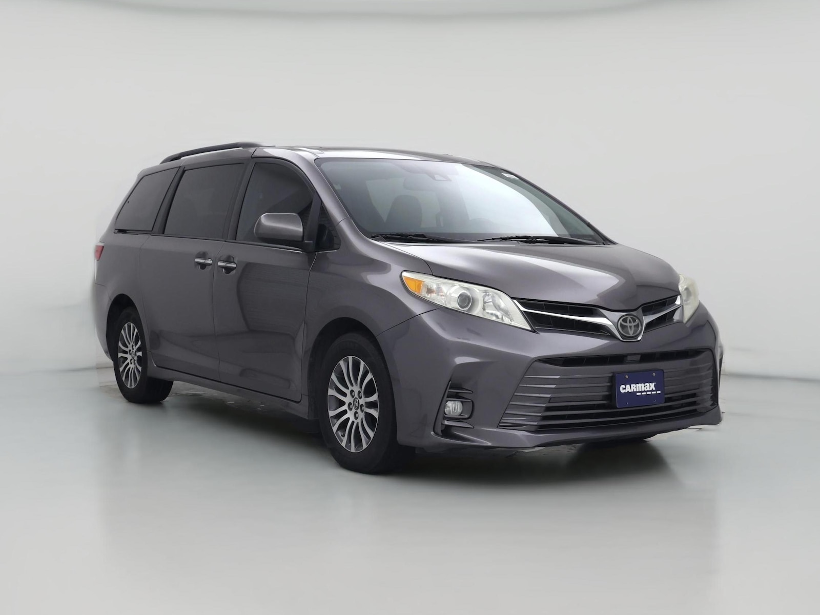 2019 Toyota Sienna XLE - Photo 1