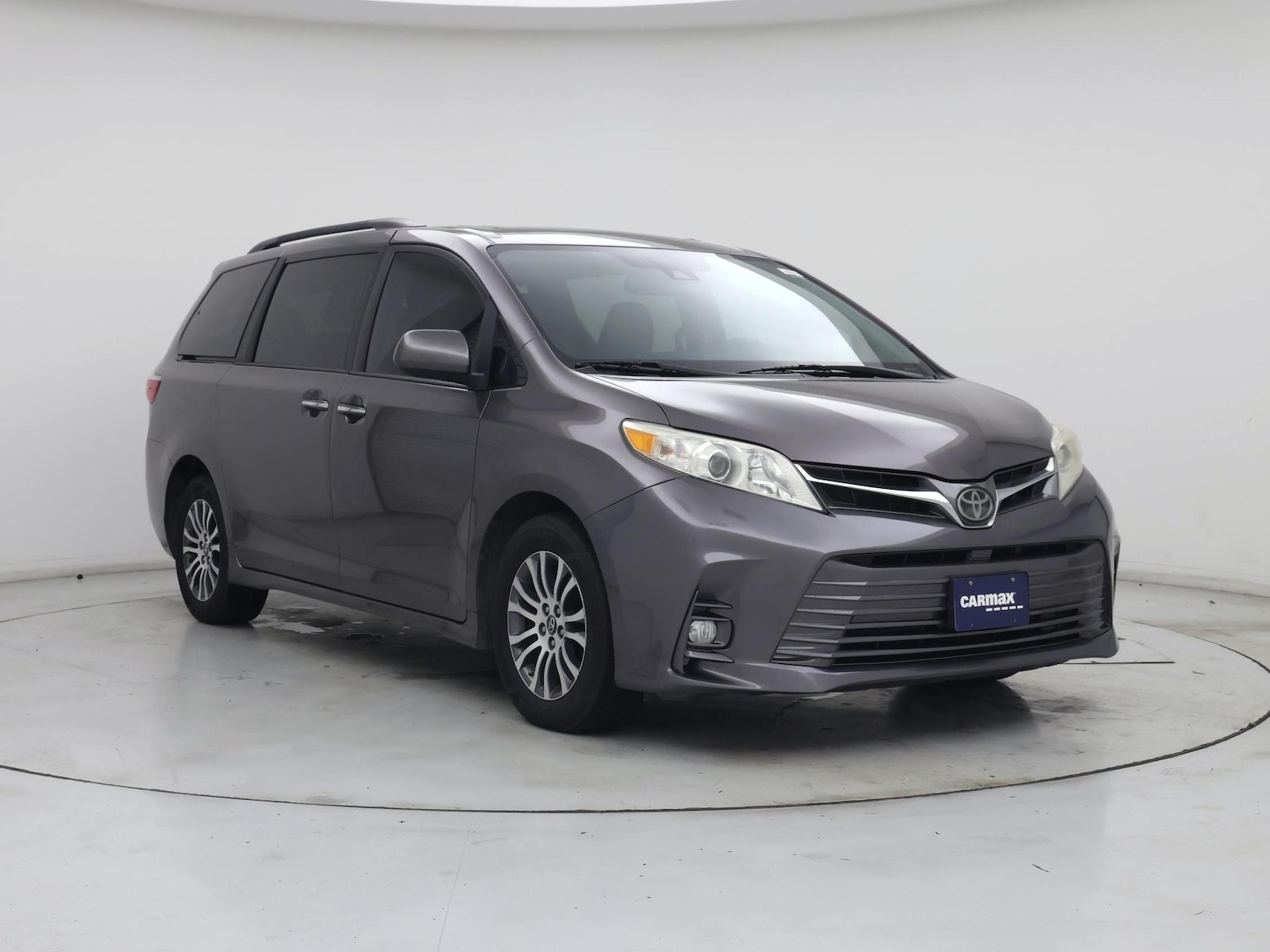 2019 Toyota Sienna XLE - Photo 2