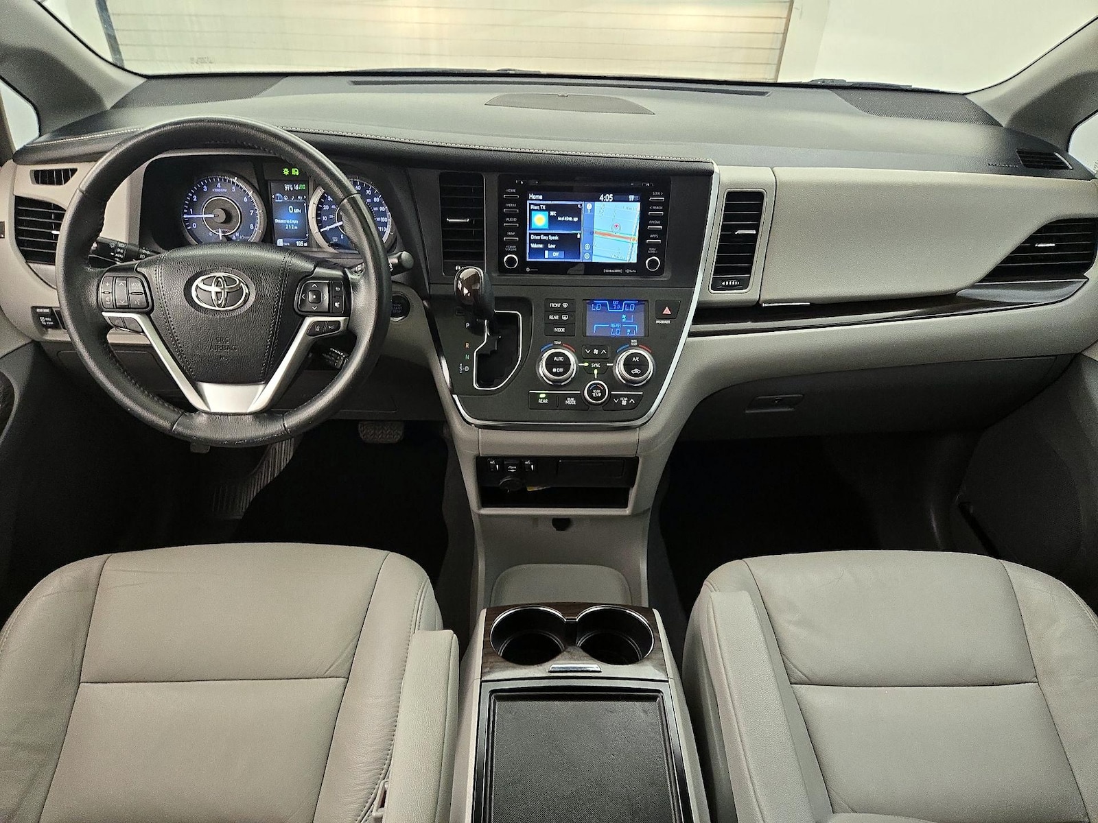 2019 Toyota Sienna XLE - Photo 10