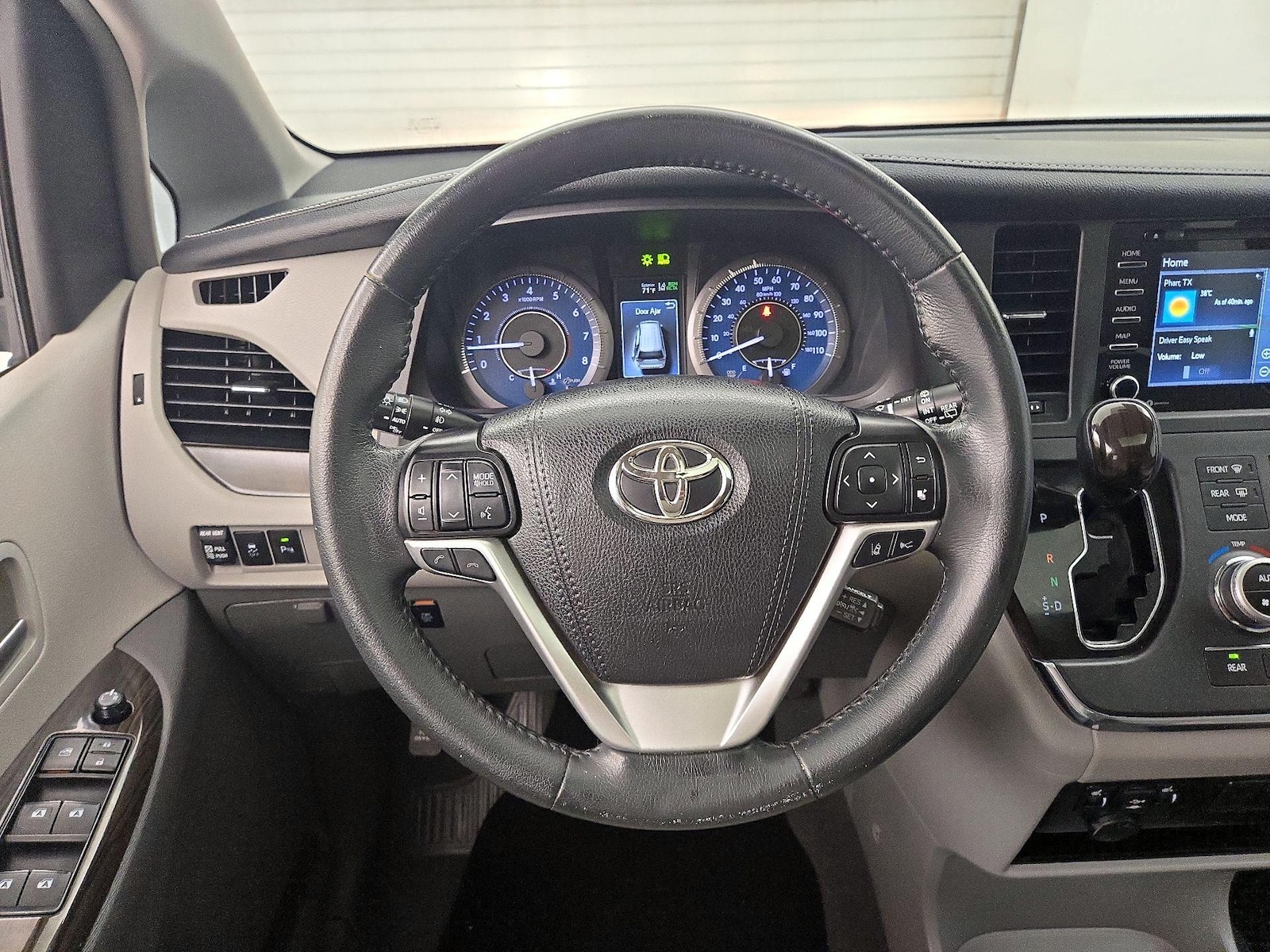 2019 Toyota Sienna XLE - Photo 11