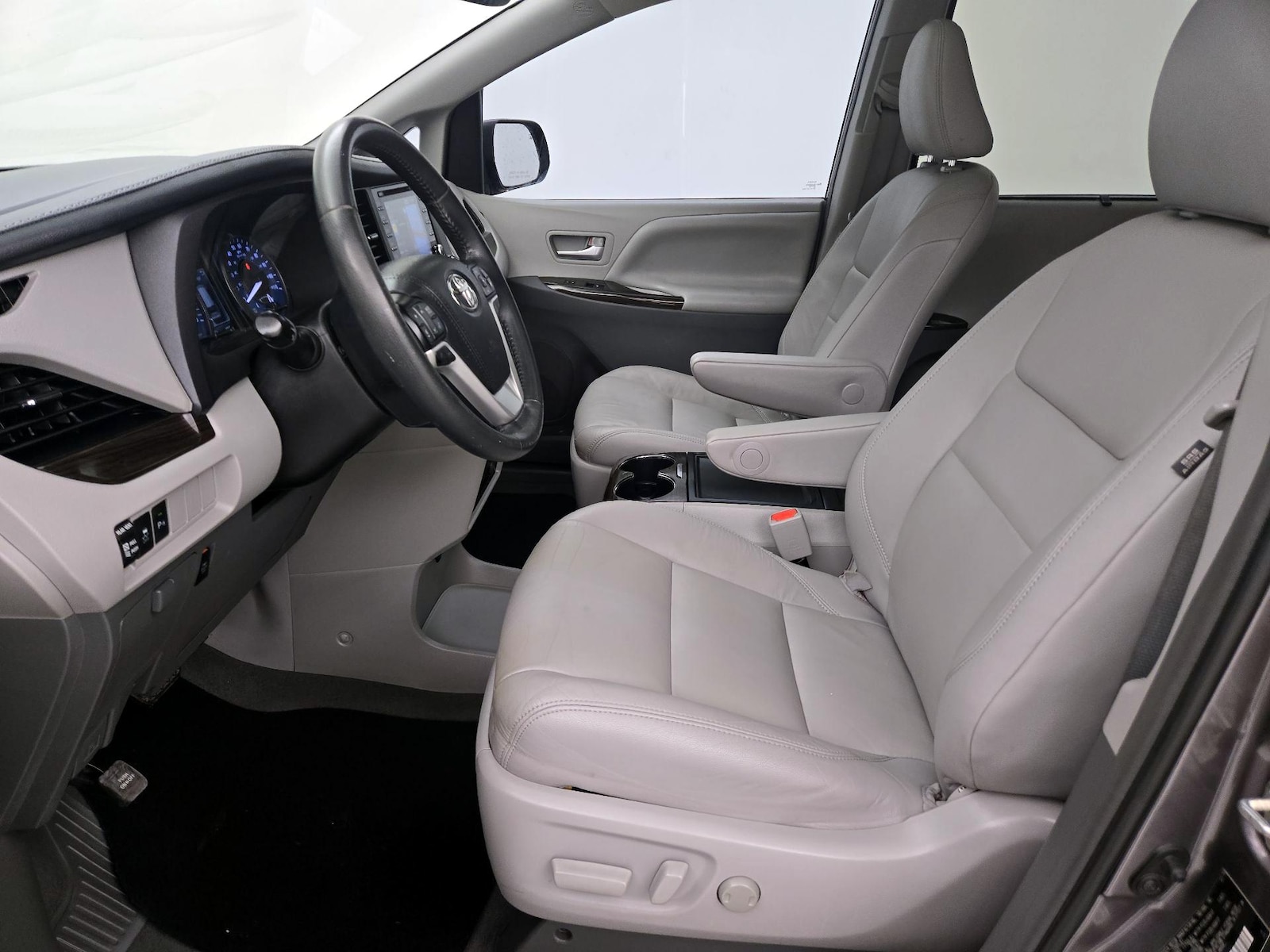 2019 Toyota Sienna XLE - Photo 12