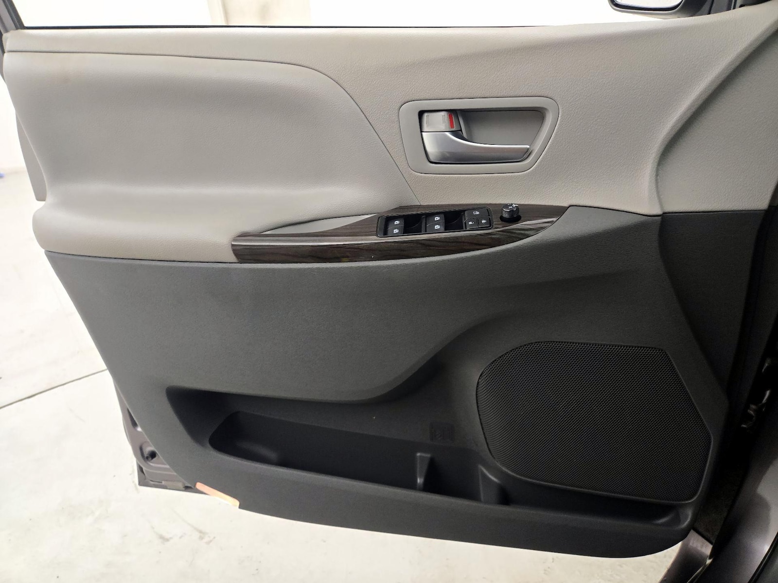 2019 Toyota Sienna XLE - Photo 13
