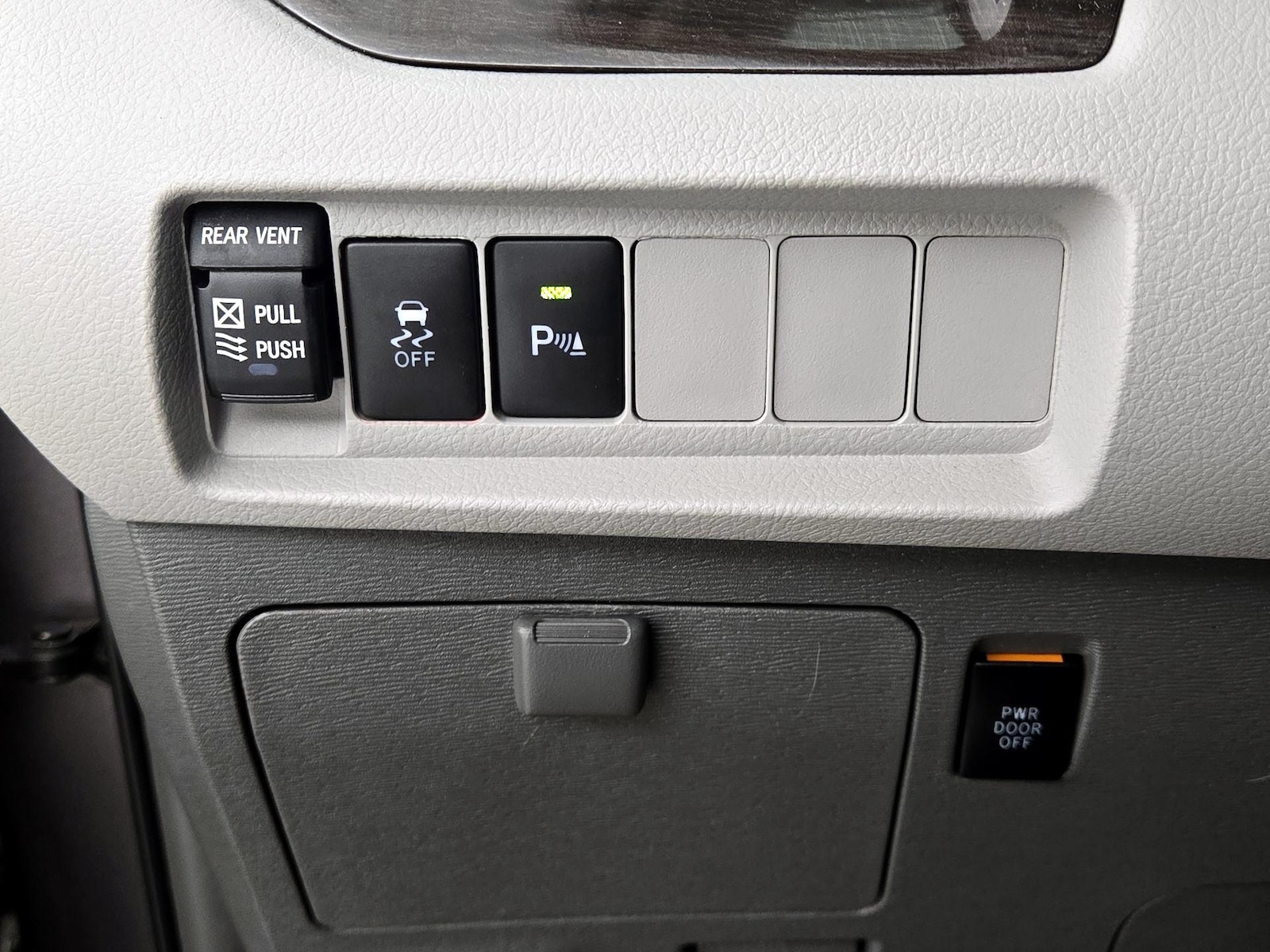 2019 Toyota Sienna XLE - Photo 14