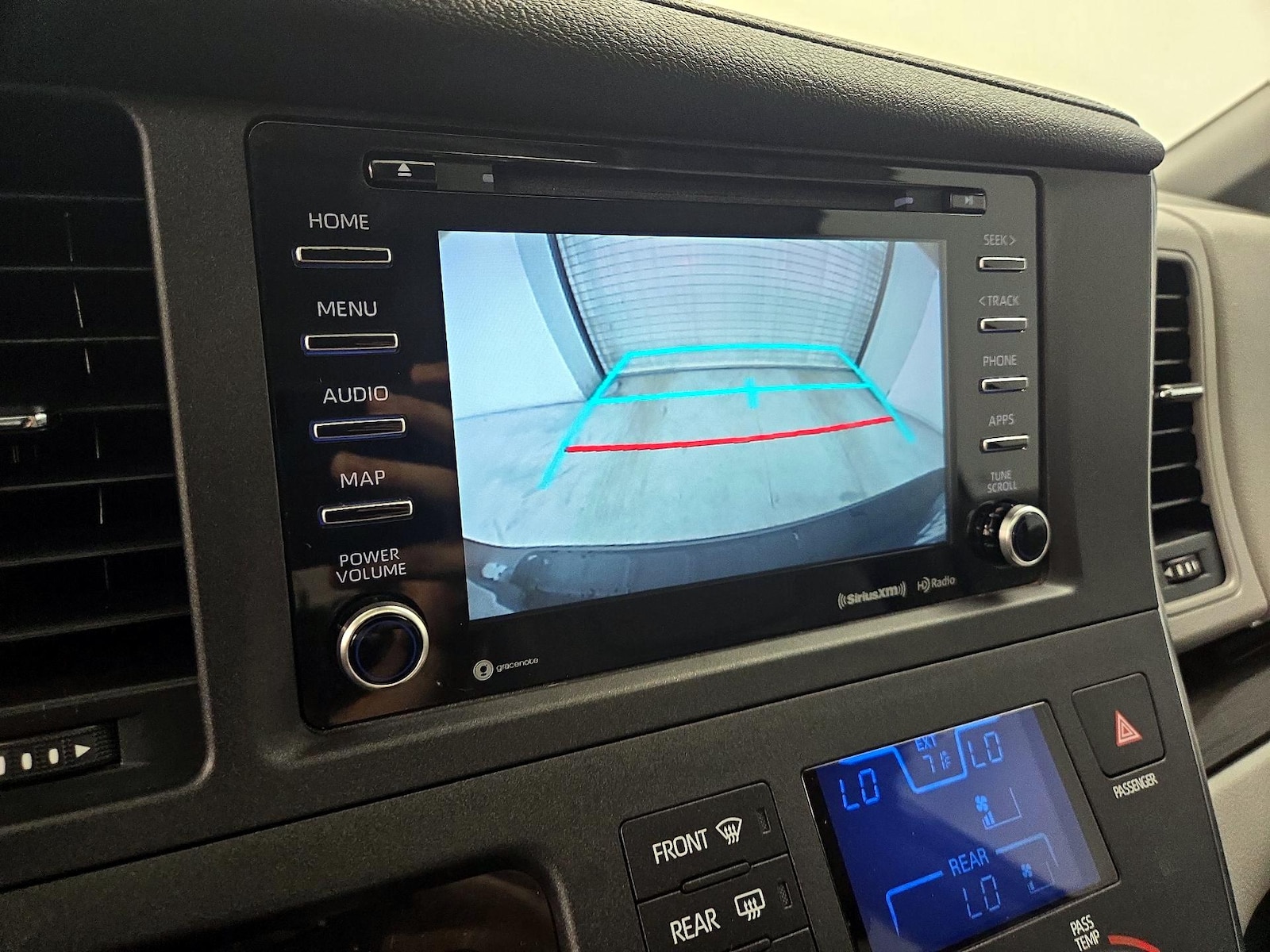 2019 Toyota Sienna XLE - Photo 16