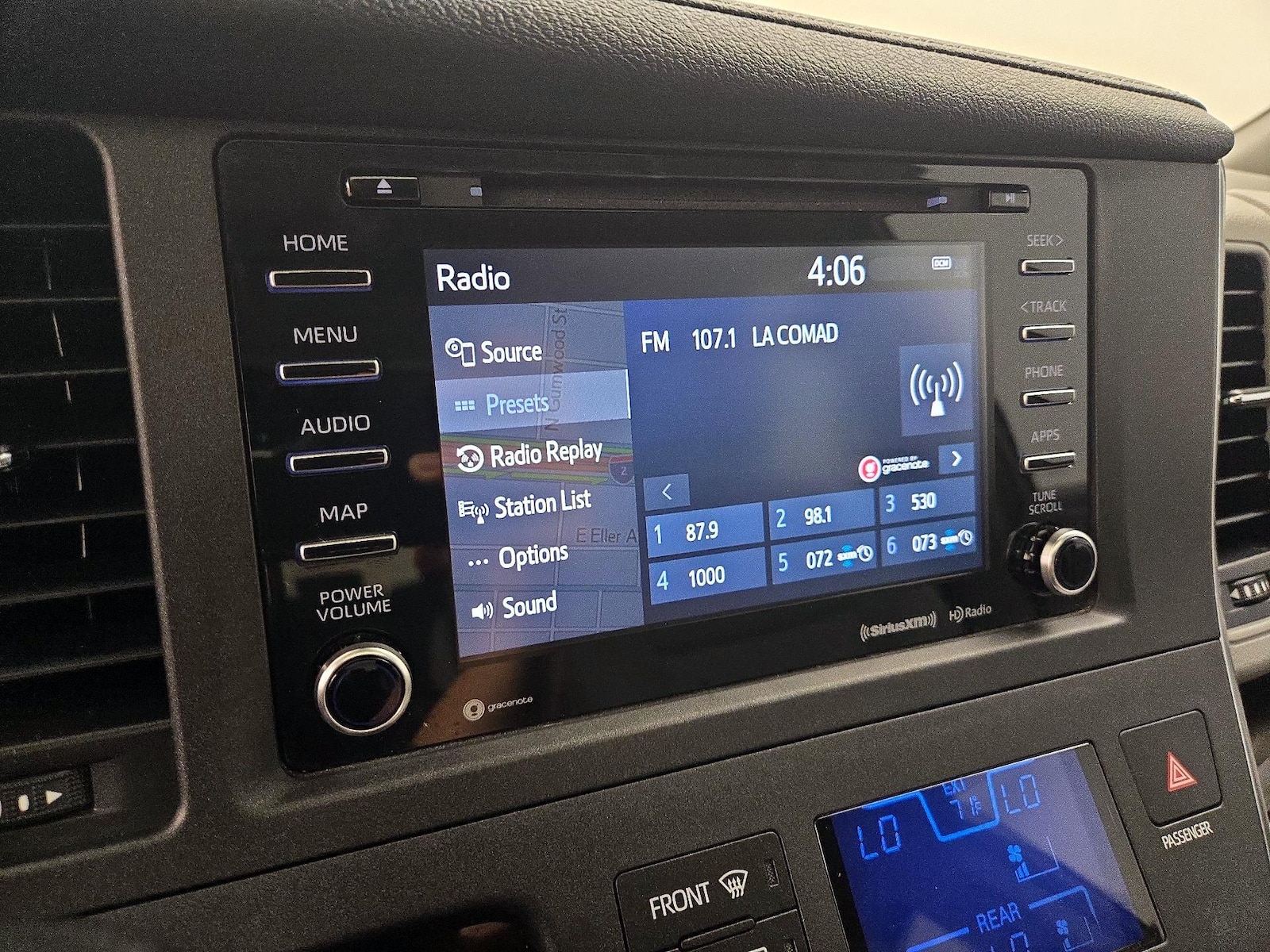 2019 Toyota Sienna XLE - Photo 17