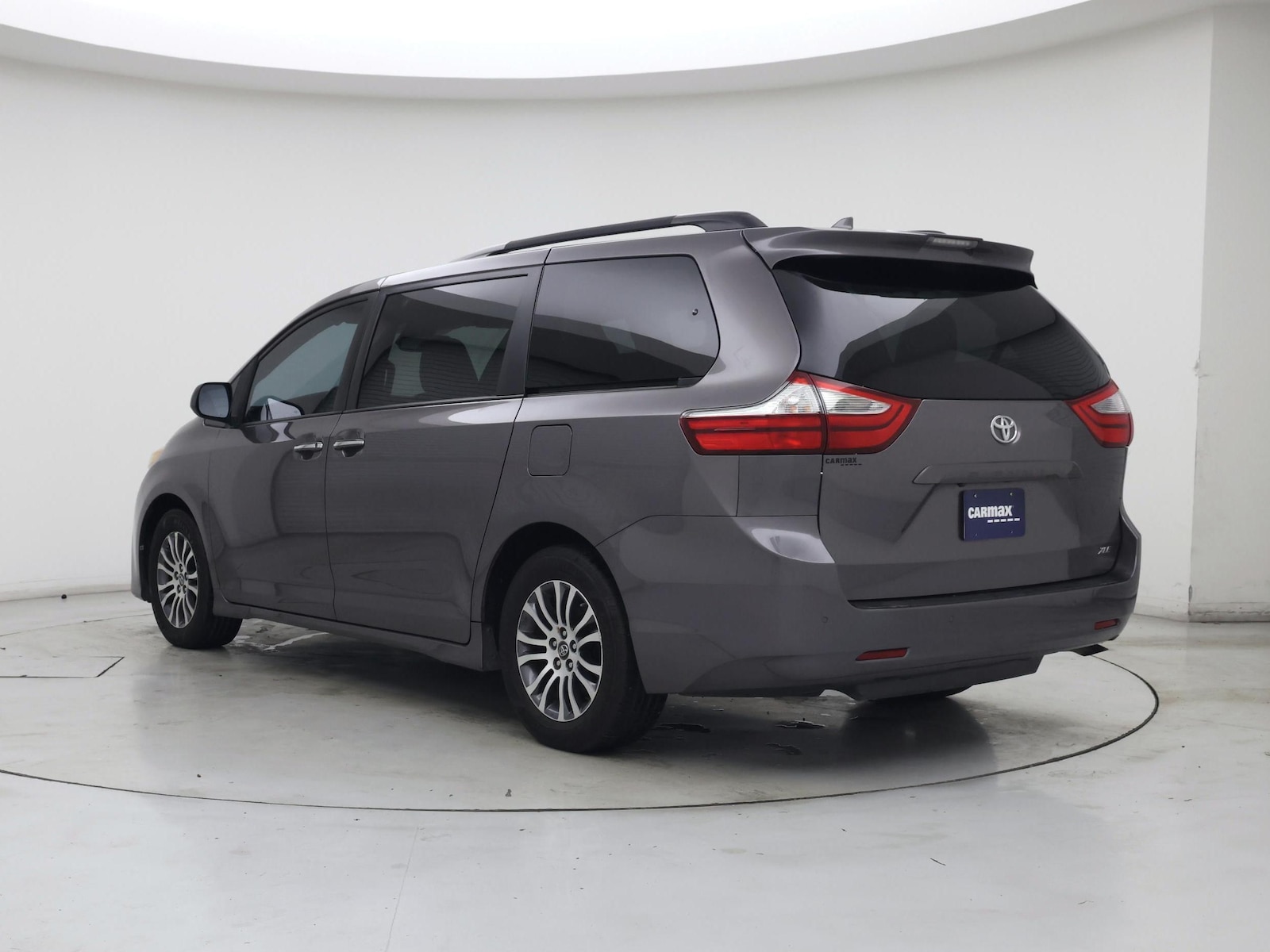 2019 Toyota Sienna XLE - Photo 3