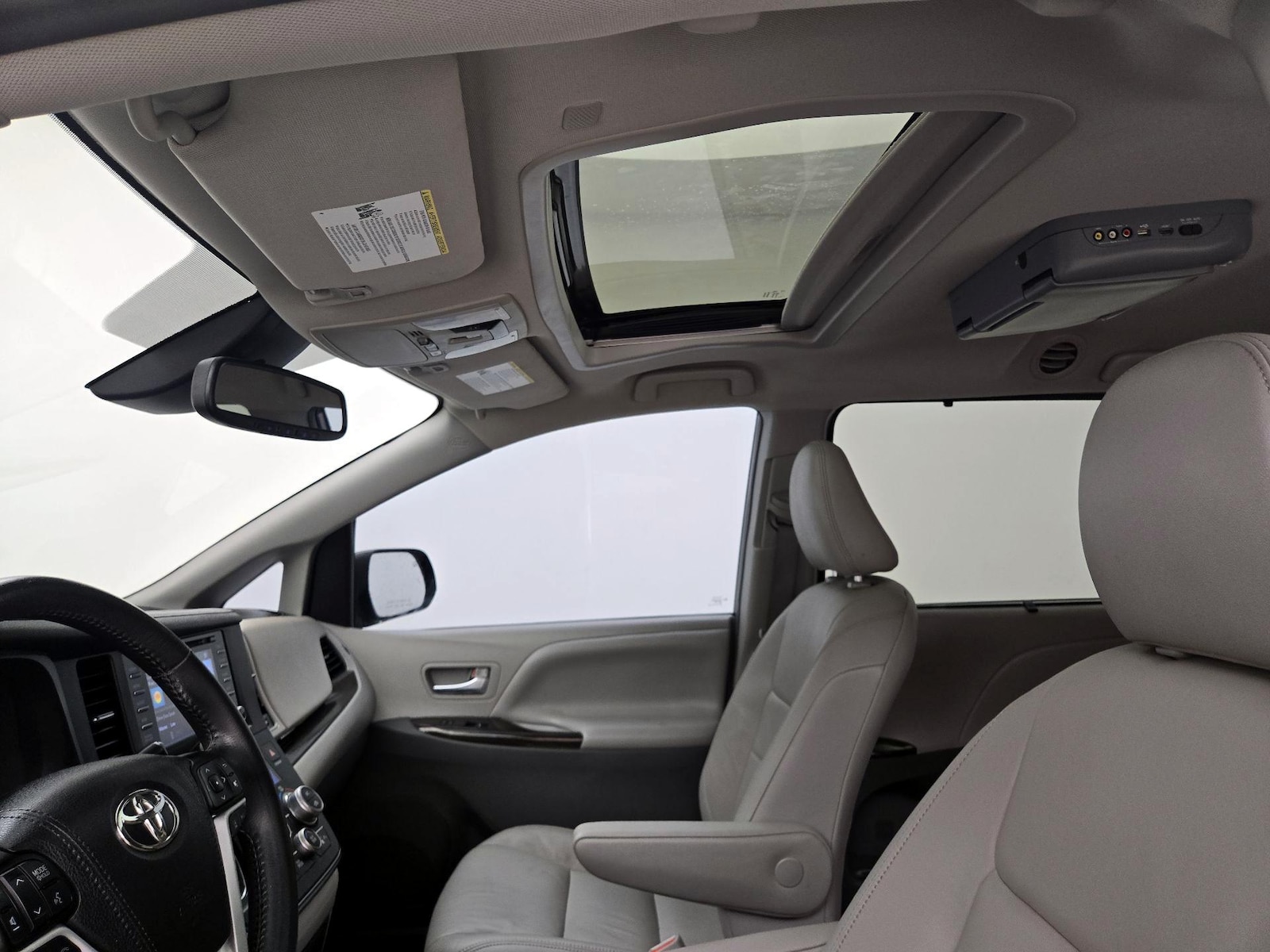 2019 Toyota Sienna XLE - Photo 21