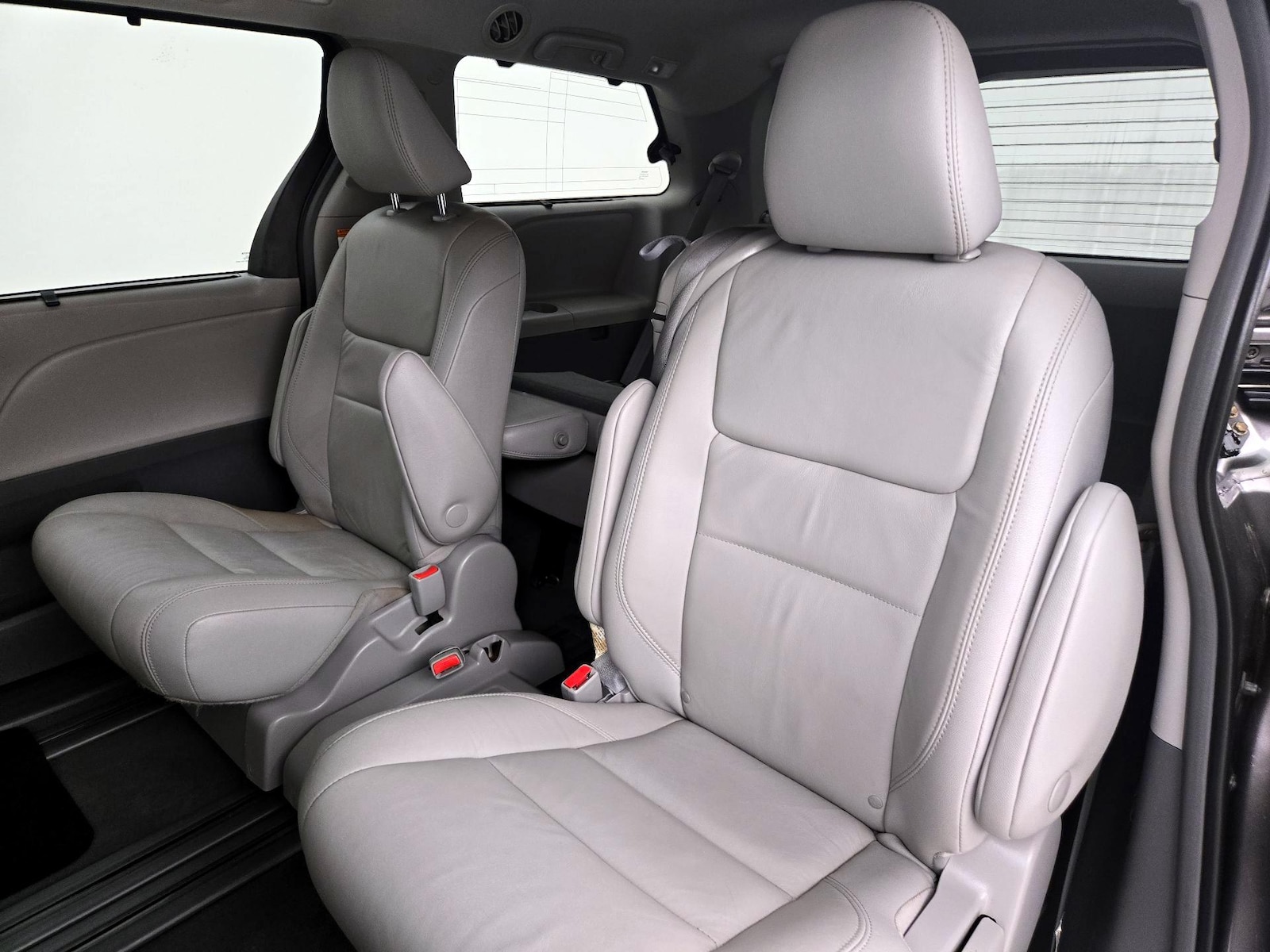 2019 Toyota Sienna XLE - Photo 22