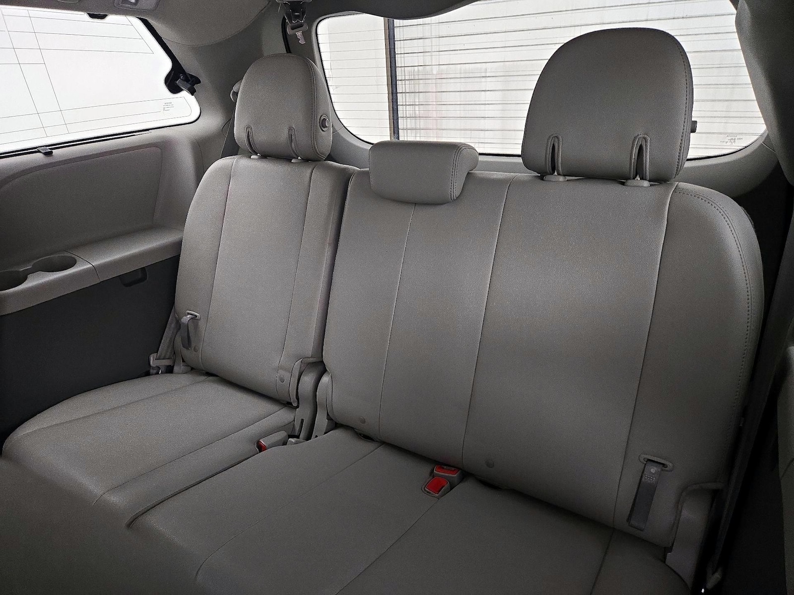 2019 Toyota Sienna XLE - Photo 23
