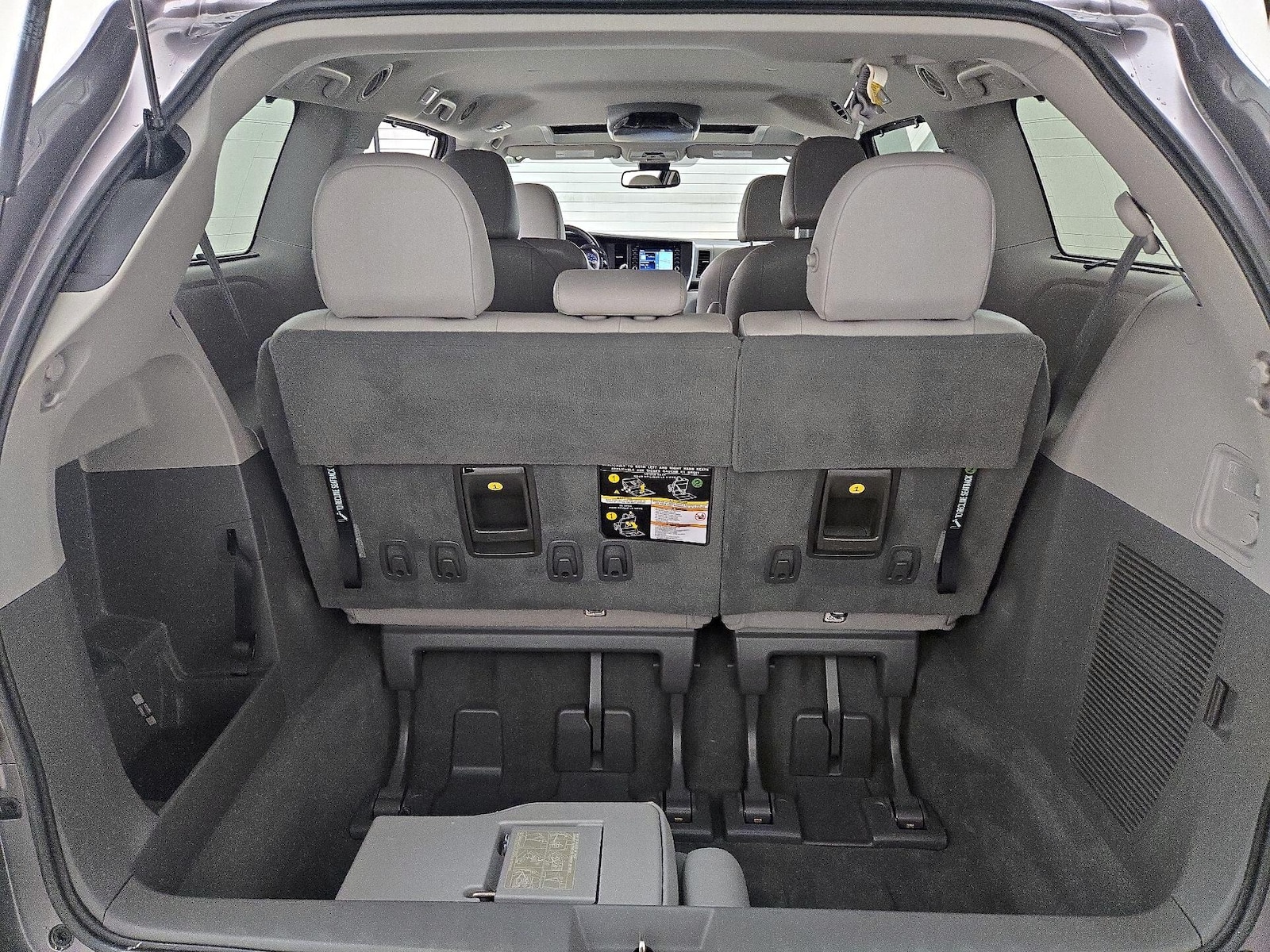 2019 Toyota Sienna XLE - Photo 24