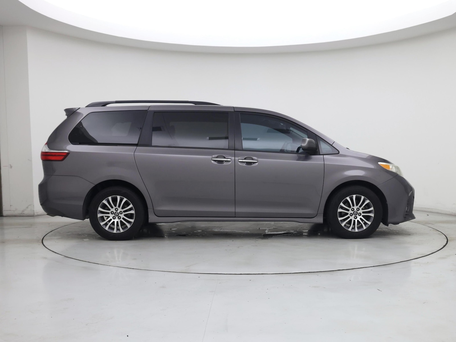 2019 Toyota Sienna XLE - Photo 8