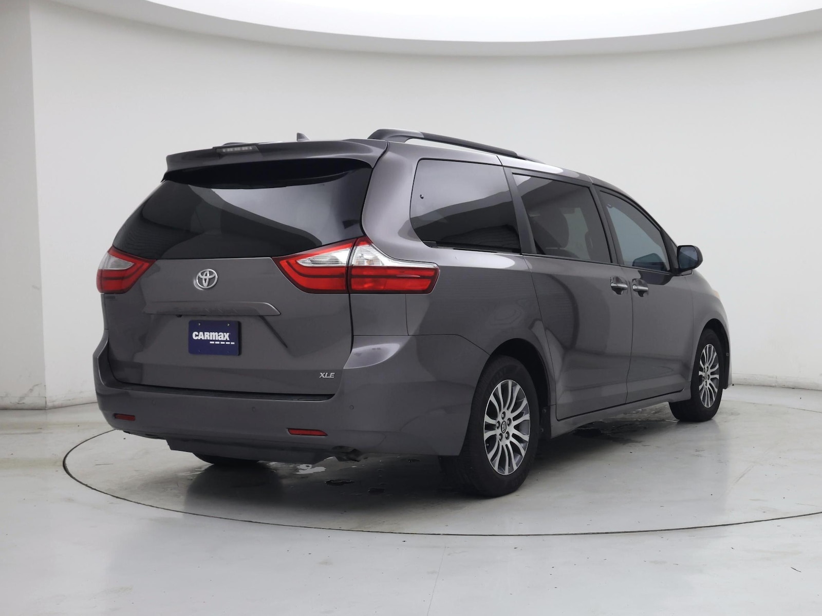 2019 Toyota Sienna XLE - Photo 9