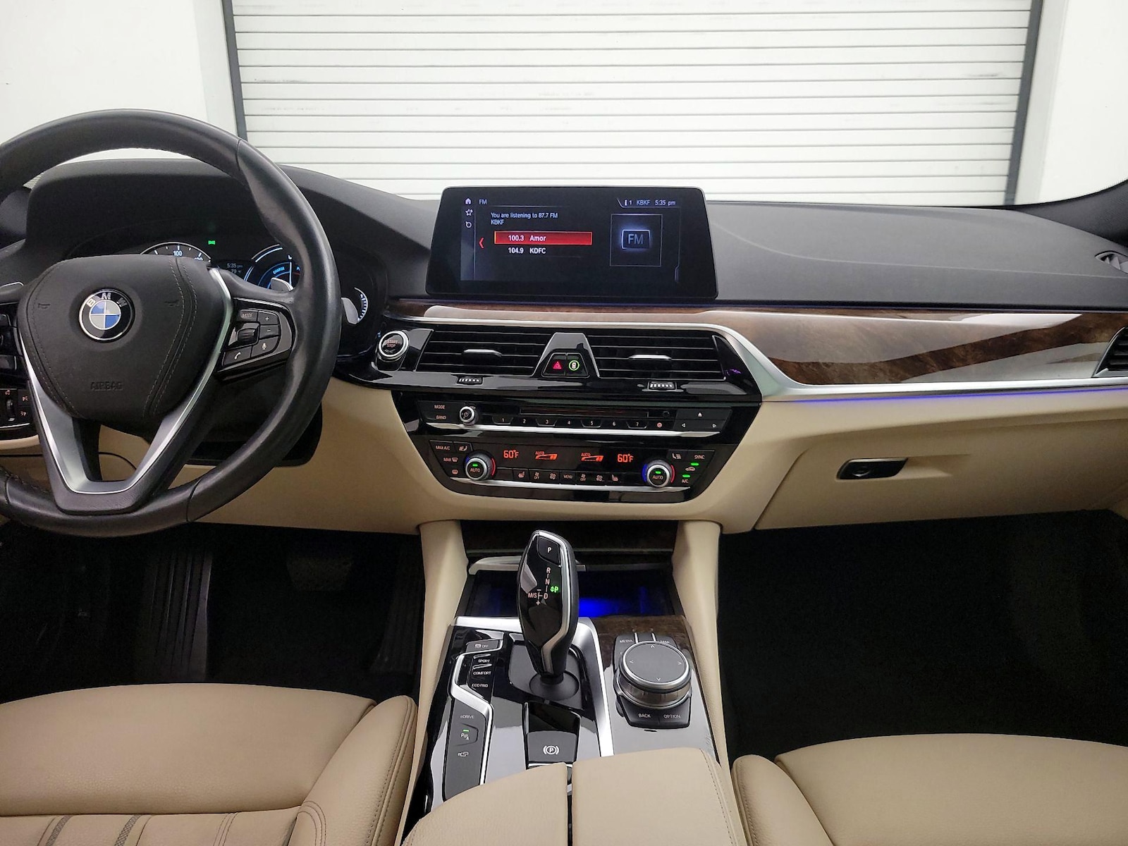 2019 BMW 5 Series 530e - Photo 10