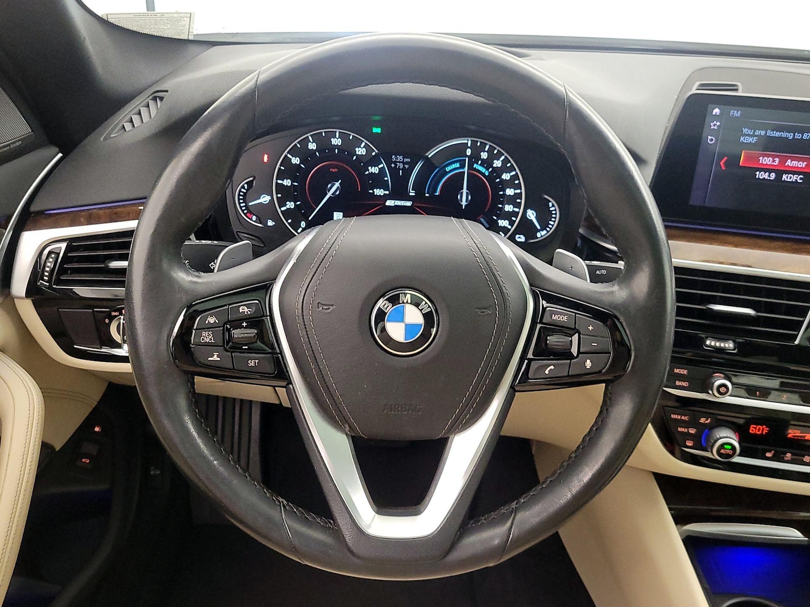 2019 BMW 5 Series 530e - Photo 11