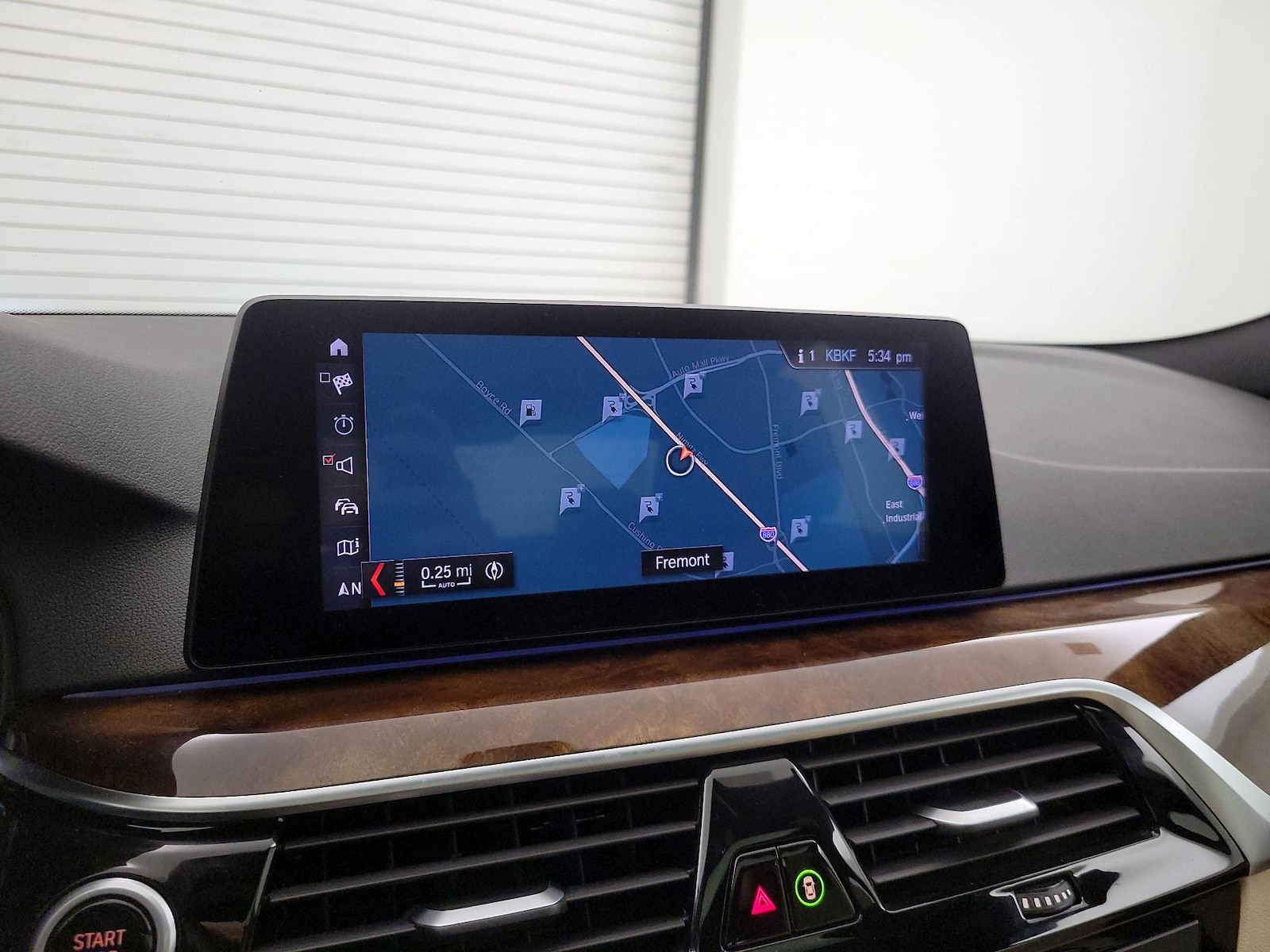 2019 BMW 5 Series 530e - Photo 15