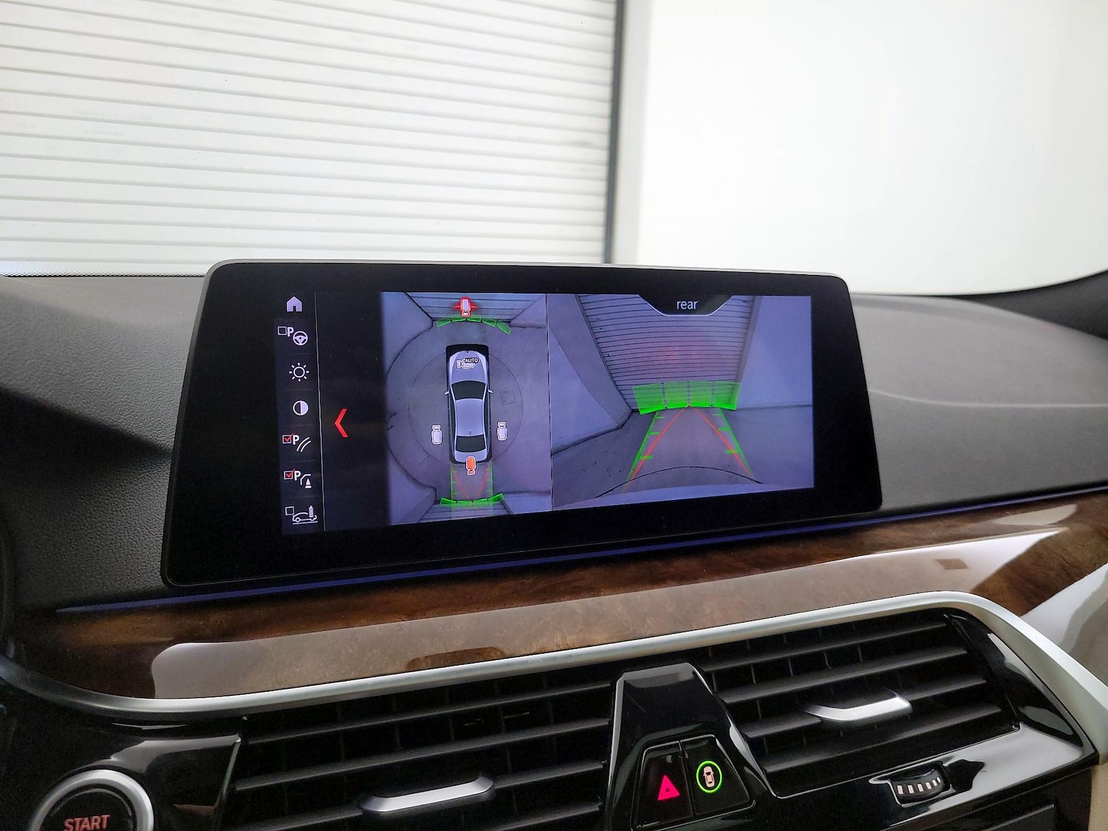 2019 BMW 5 Series 530e - Photo 16